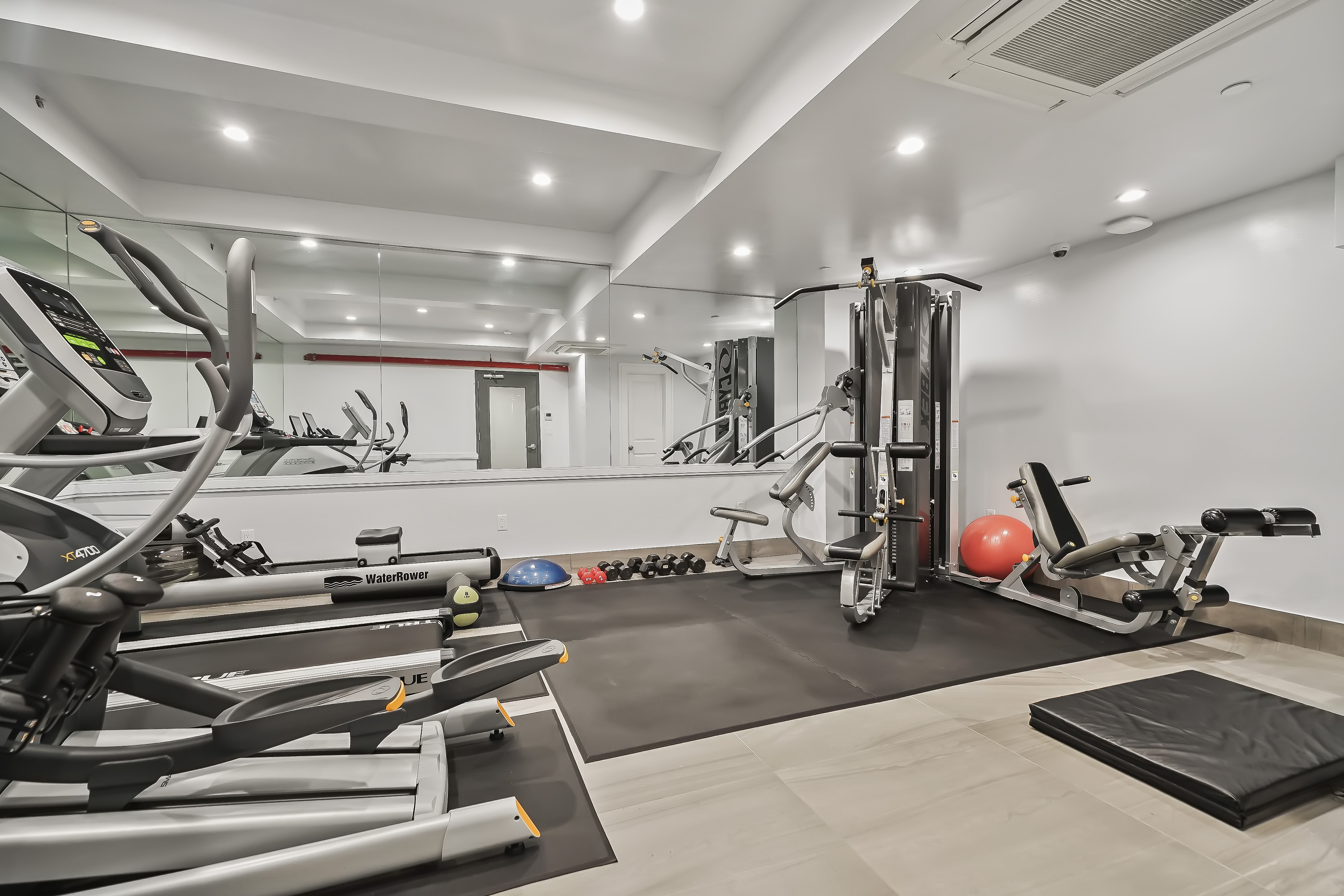 695 Sixth Ave. 3e