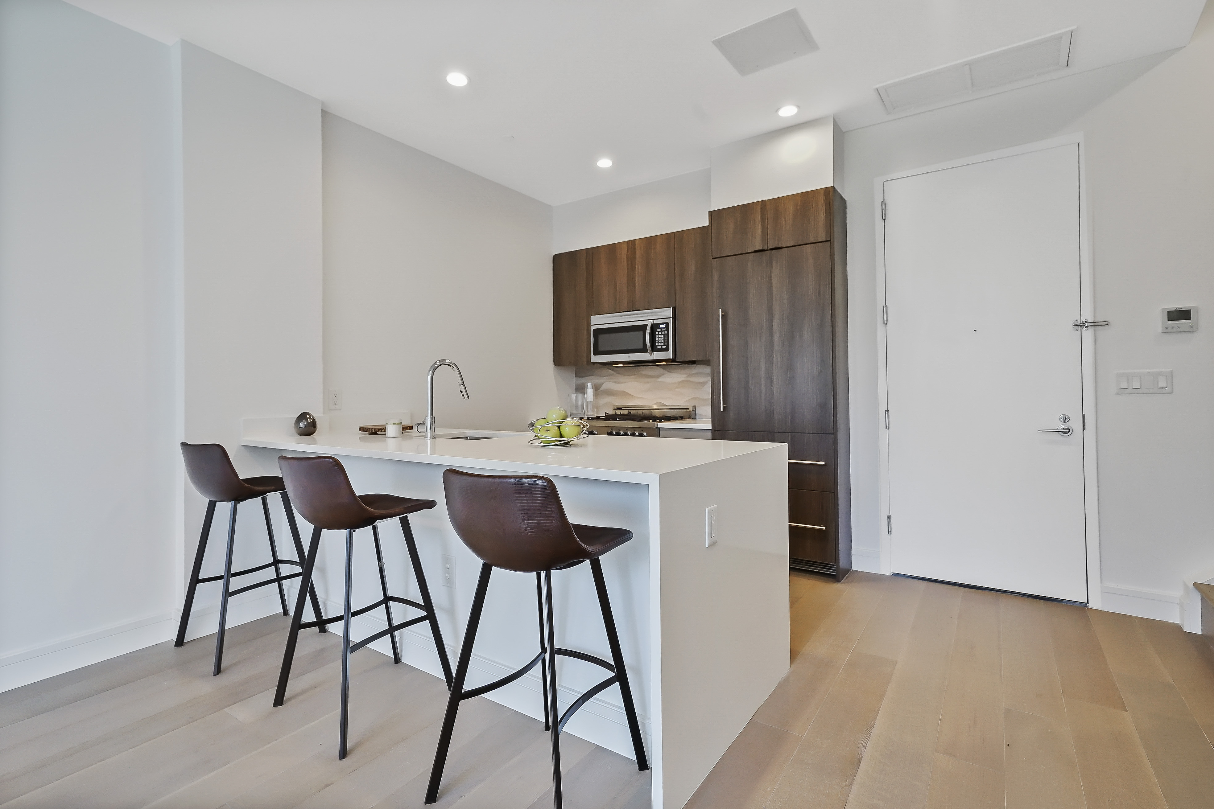 695 Sixth Ave. 3e