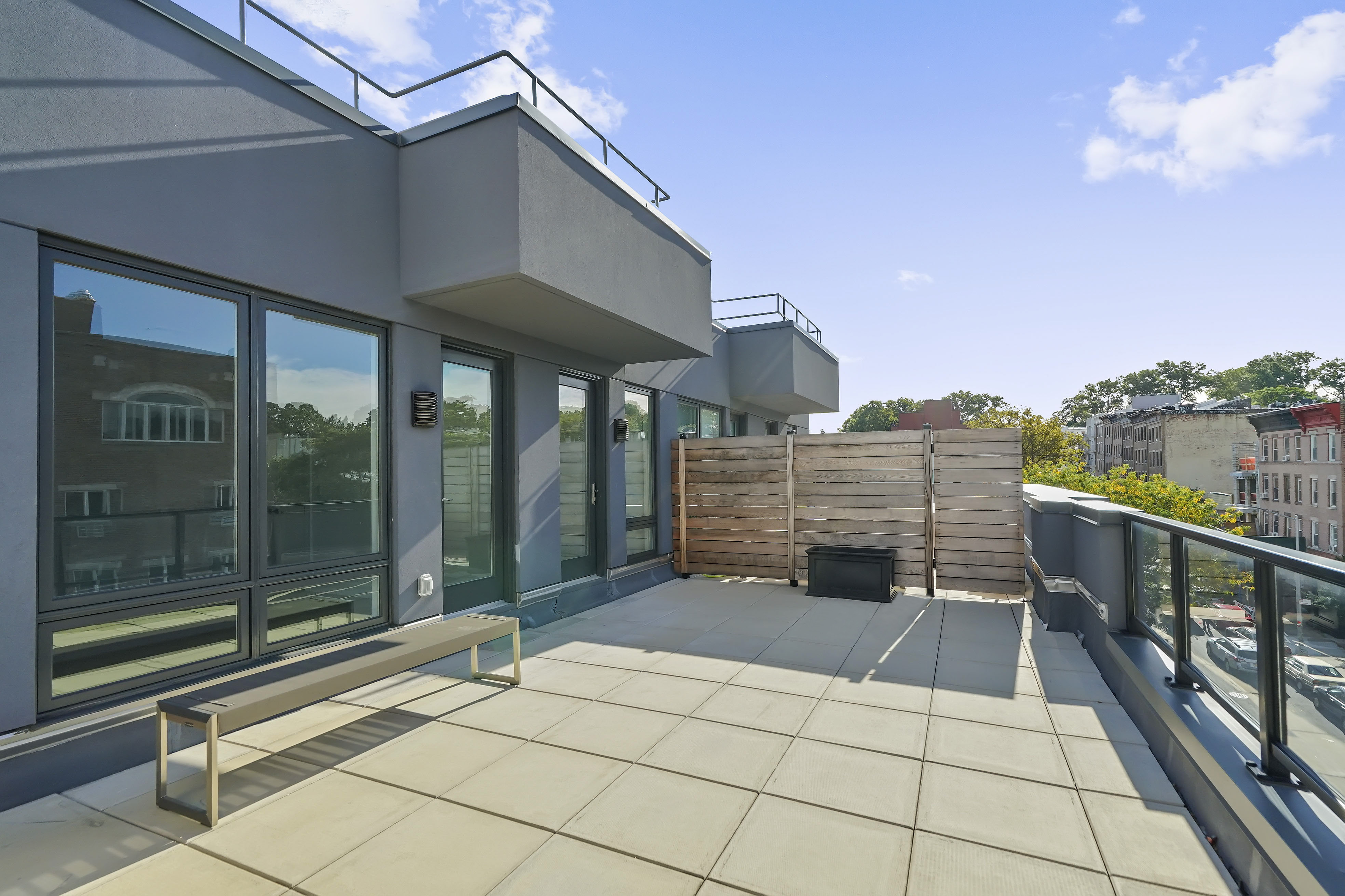 695 Sixth Ave. 3e