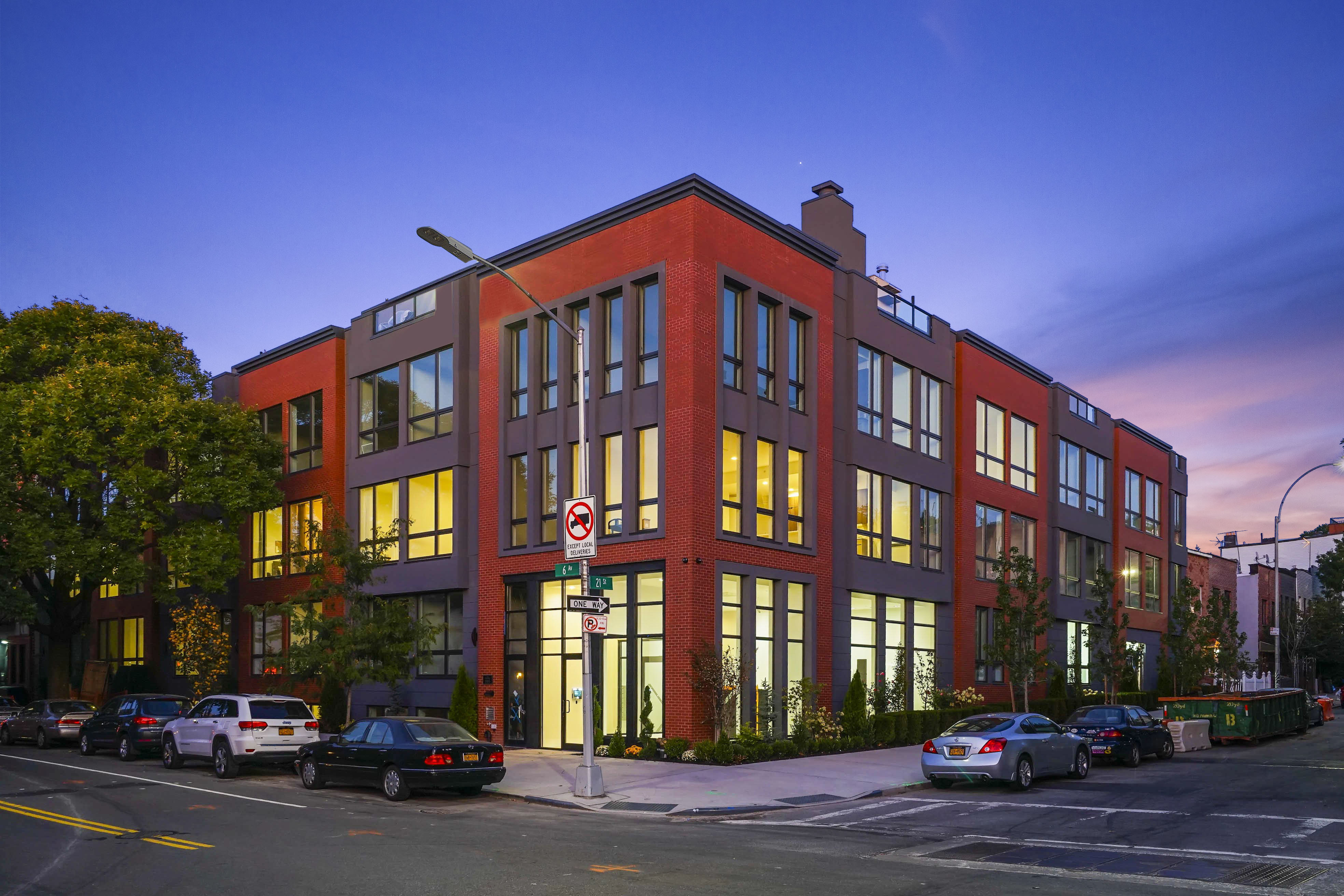 695 Sixth Ave. 3e