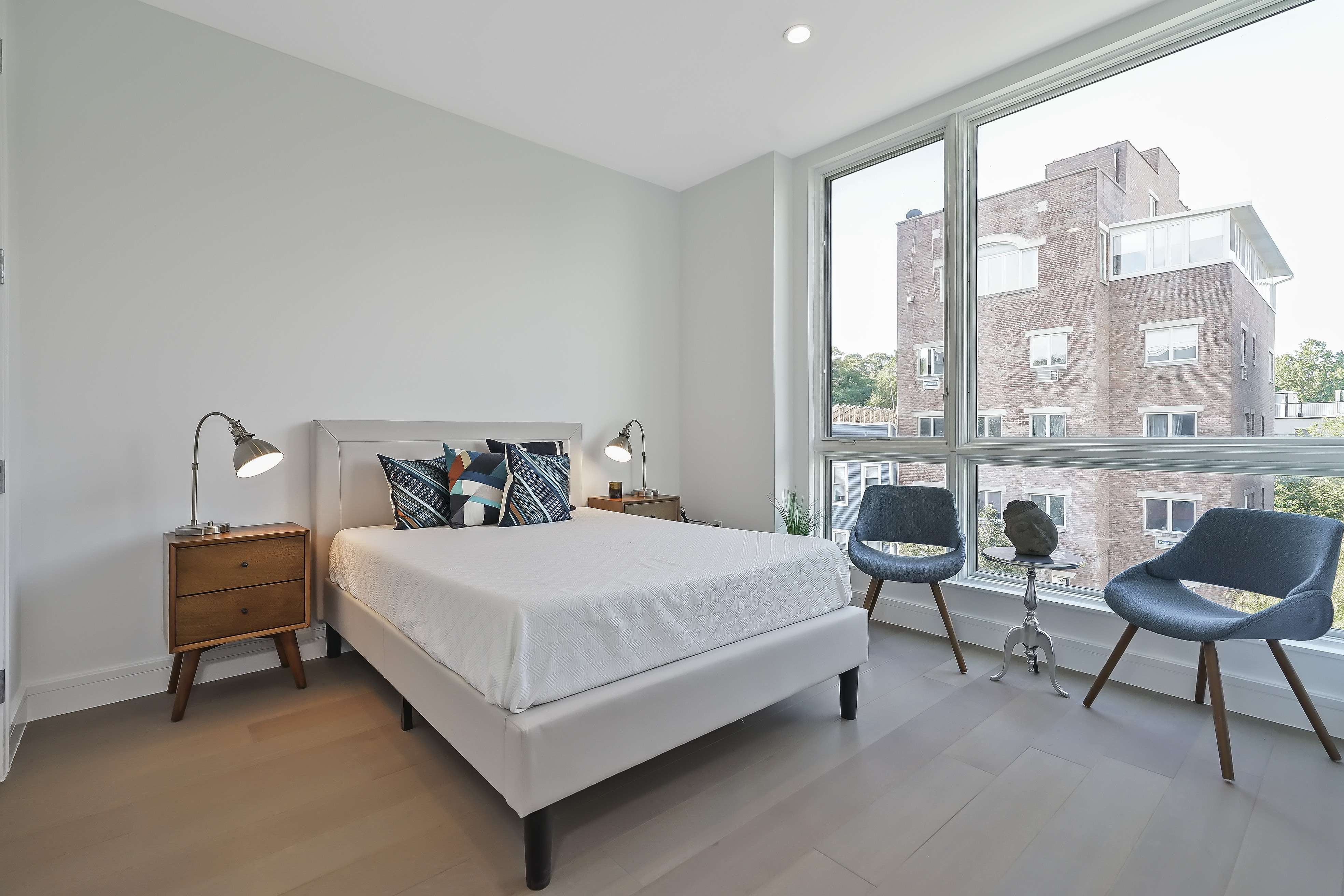 695 Sixth Ave. 3e