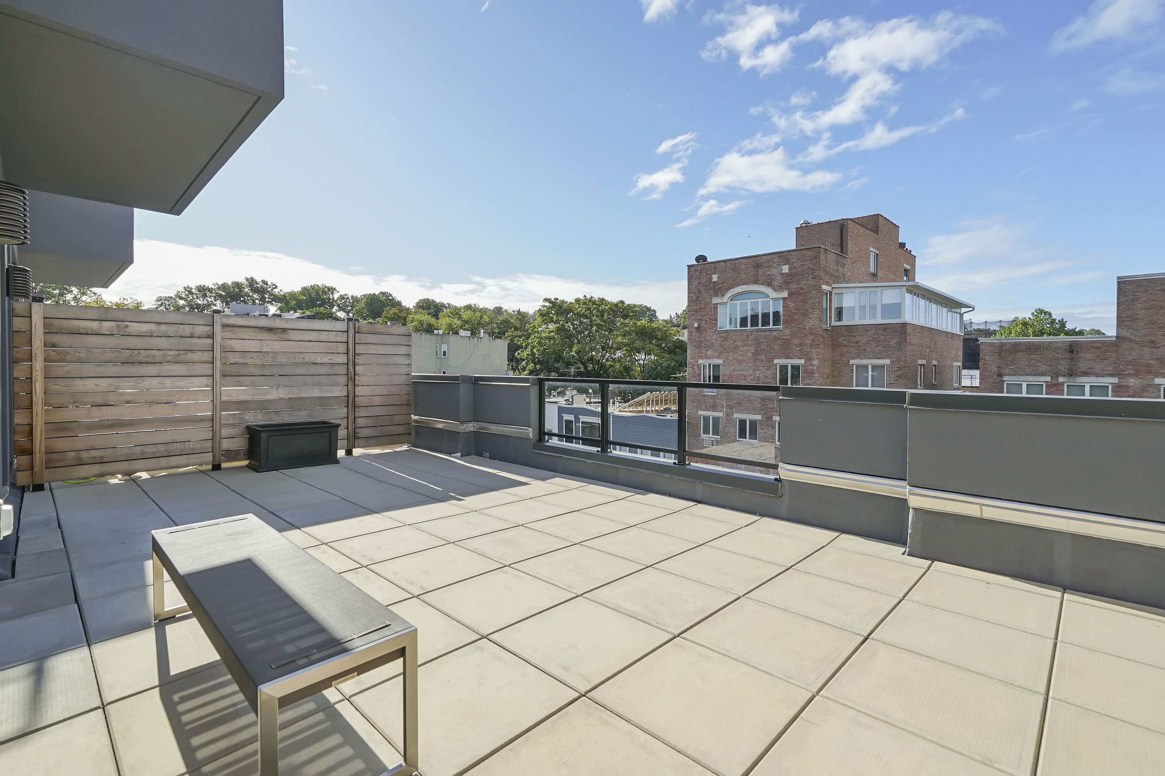 695 Sixth Ave. 3e