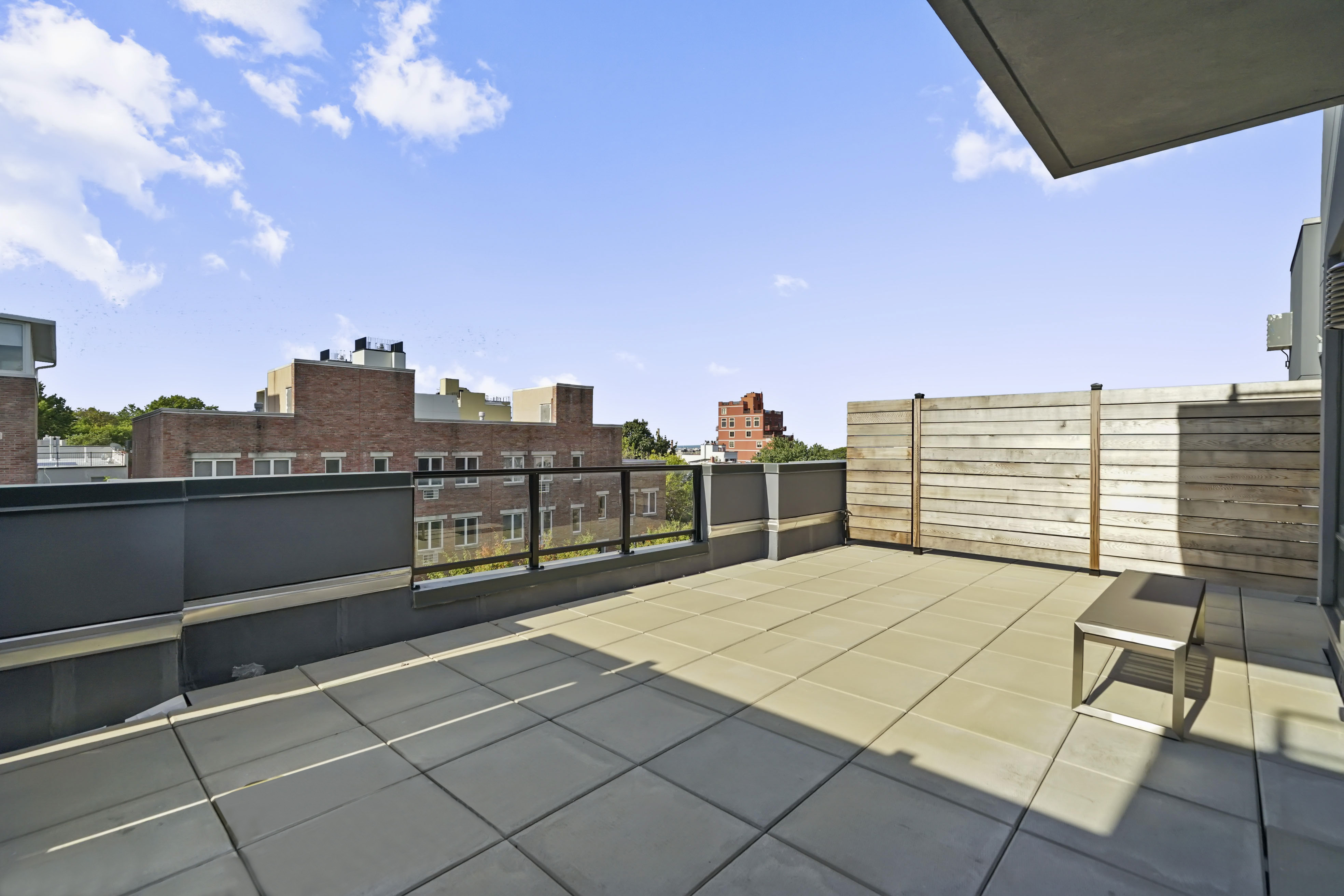 695 Sixth Ave. 3e