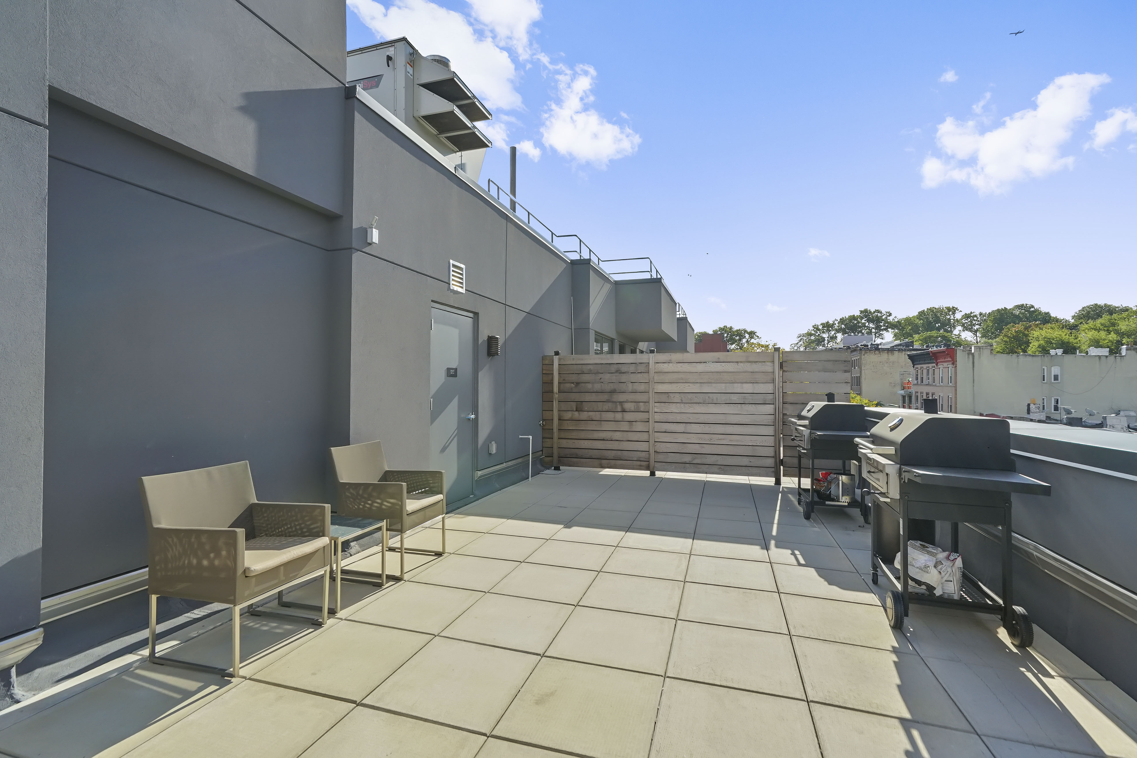 695 Sixth Ave. 3e
