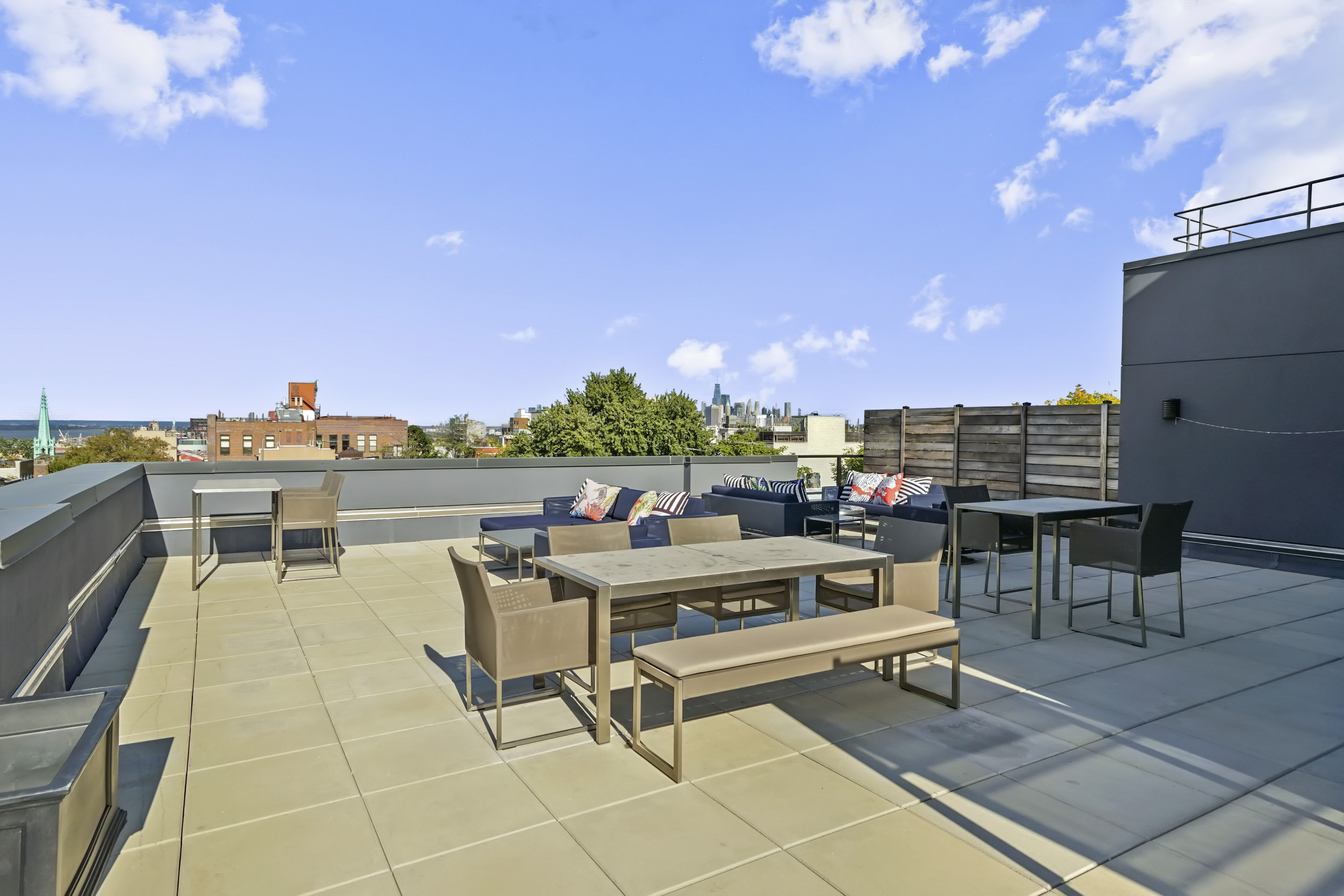 695 Sixth Ave. 3e
