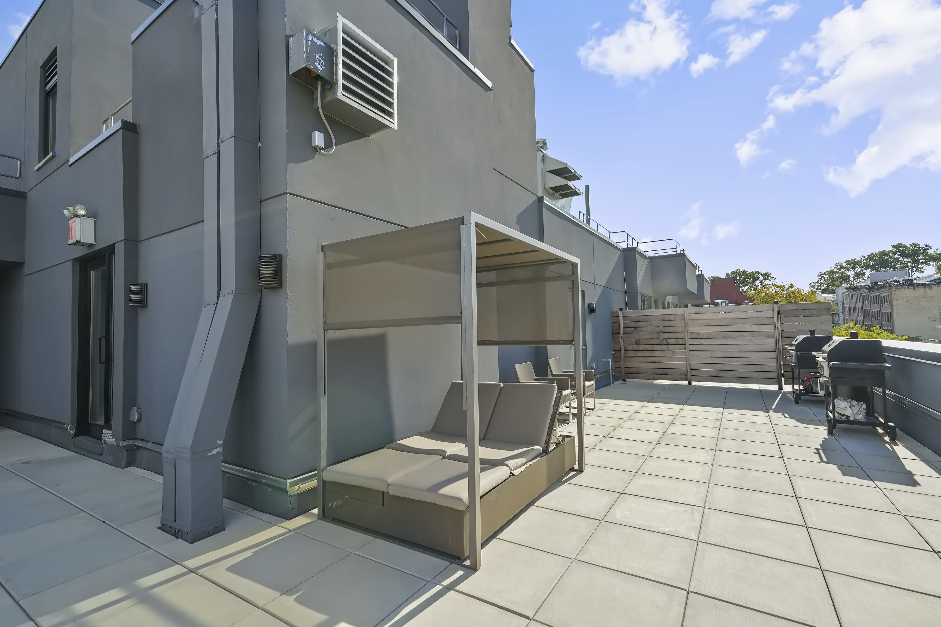 695 Sixth Ave. 3e