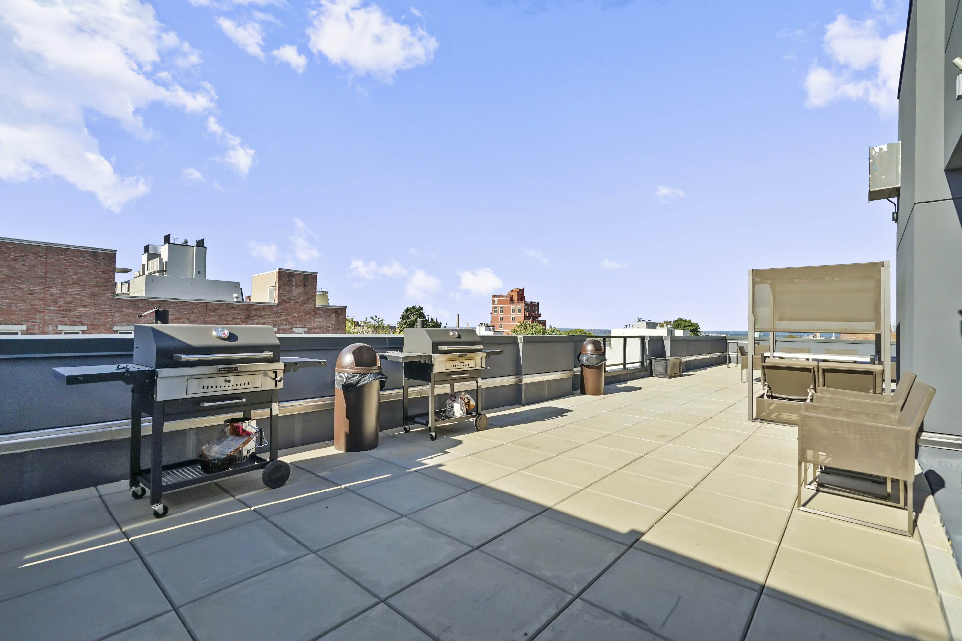 695 Sixth Ave. 3e