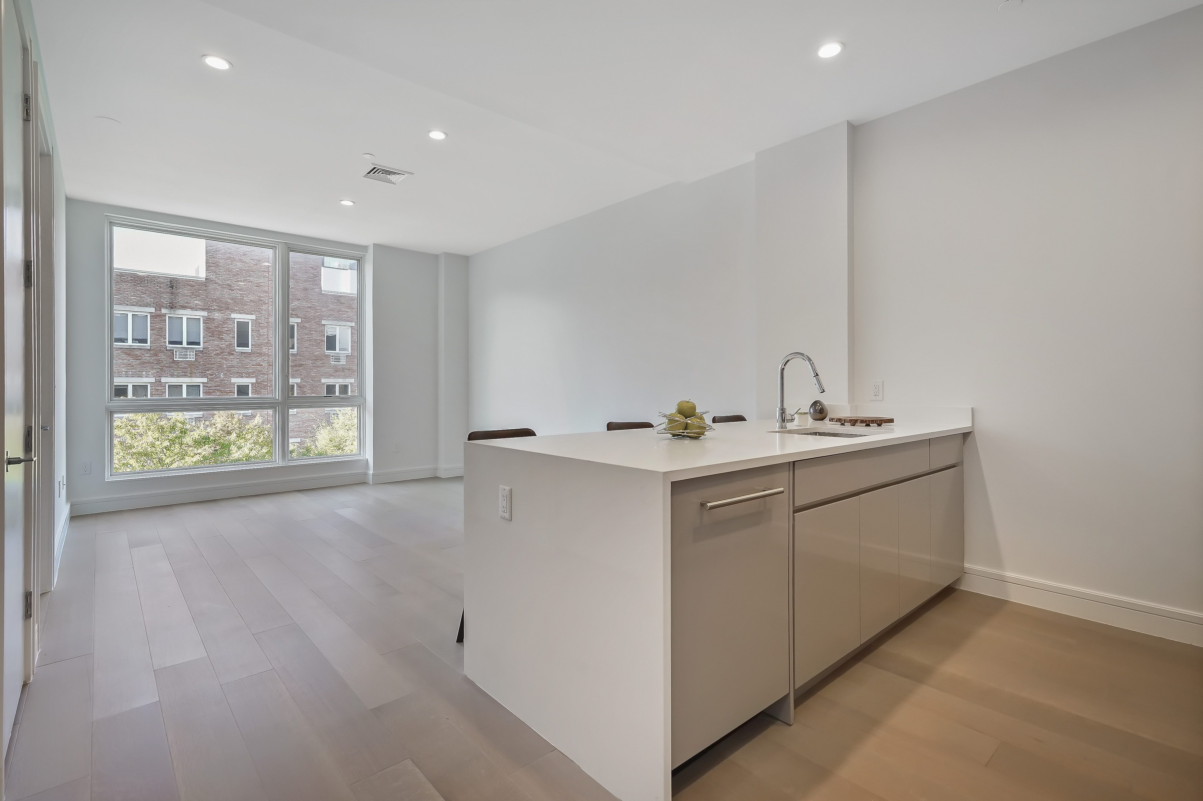 695 Sixth Ave. 3e