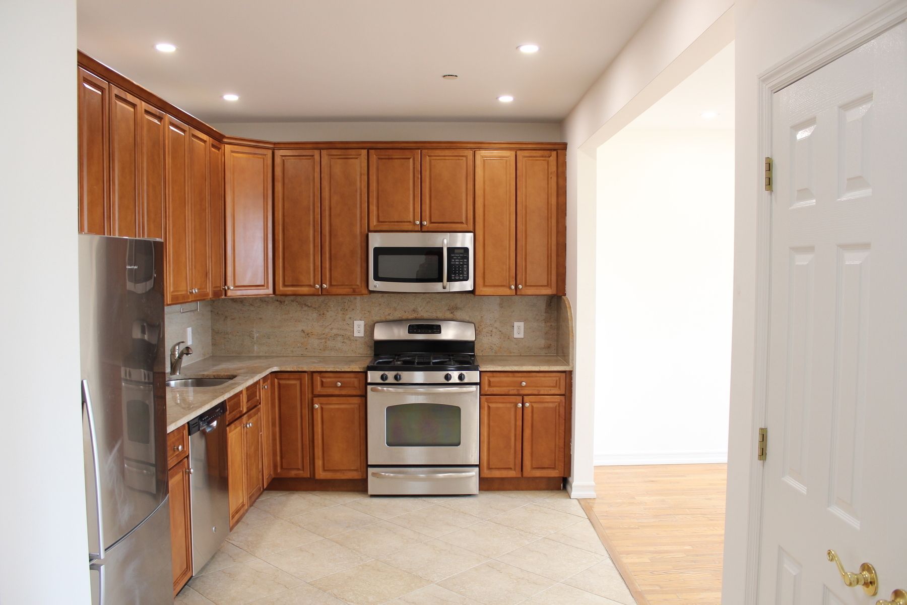 562 Court St. 5b
