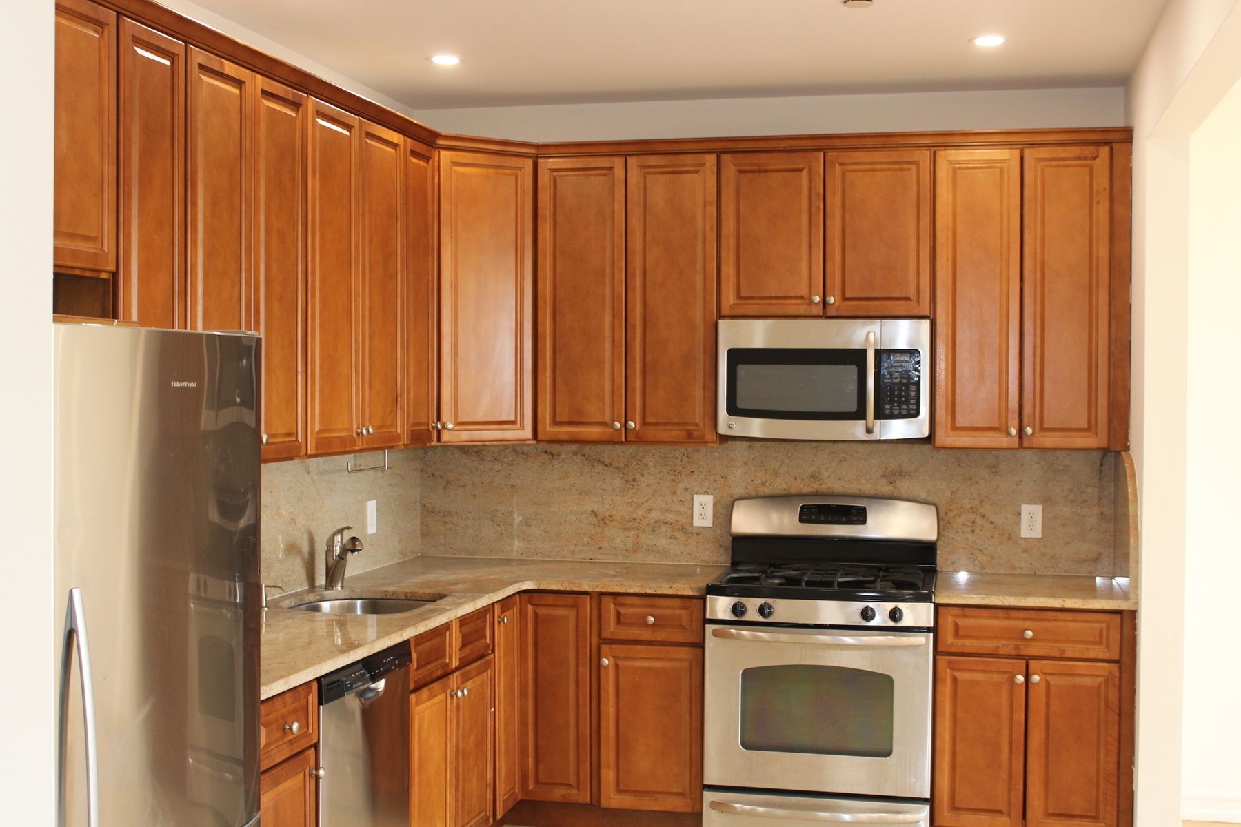 562 Court St. 5b