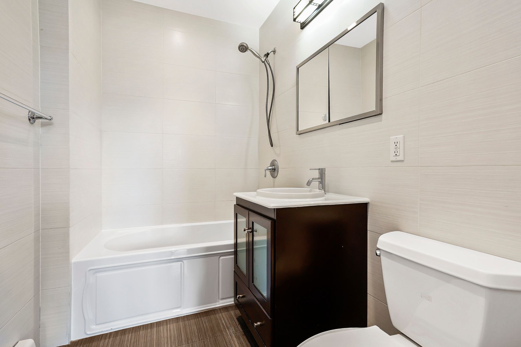 562 Court St. 5b