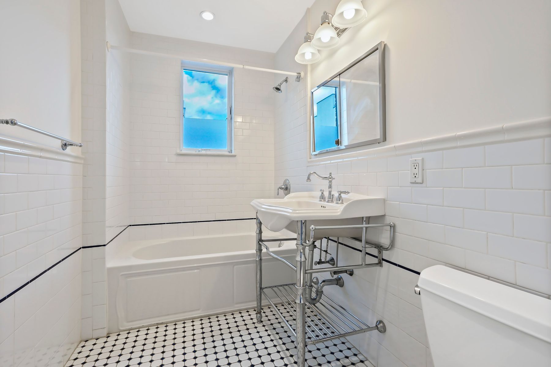 562 Court St. 5b