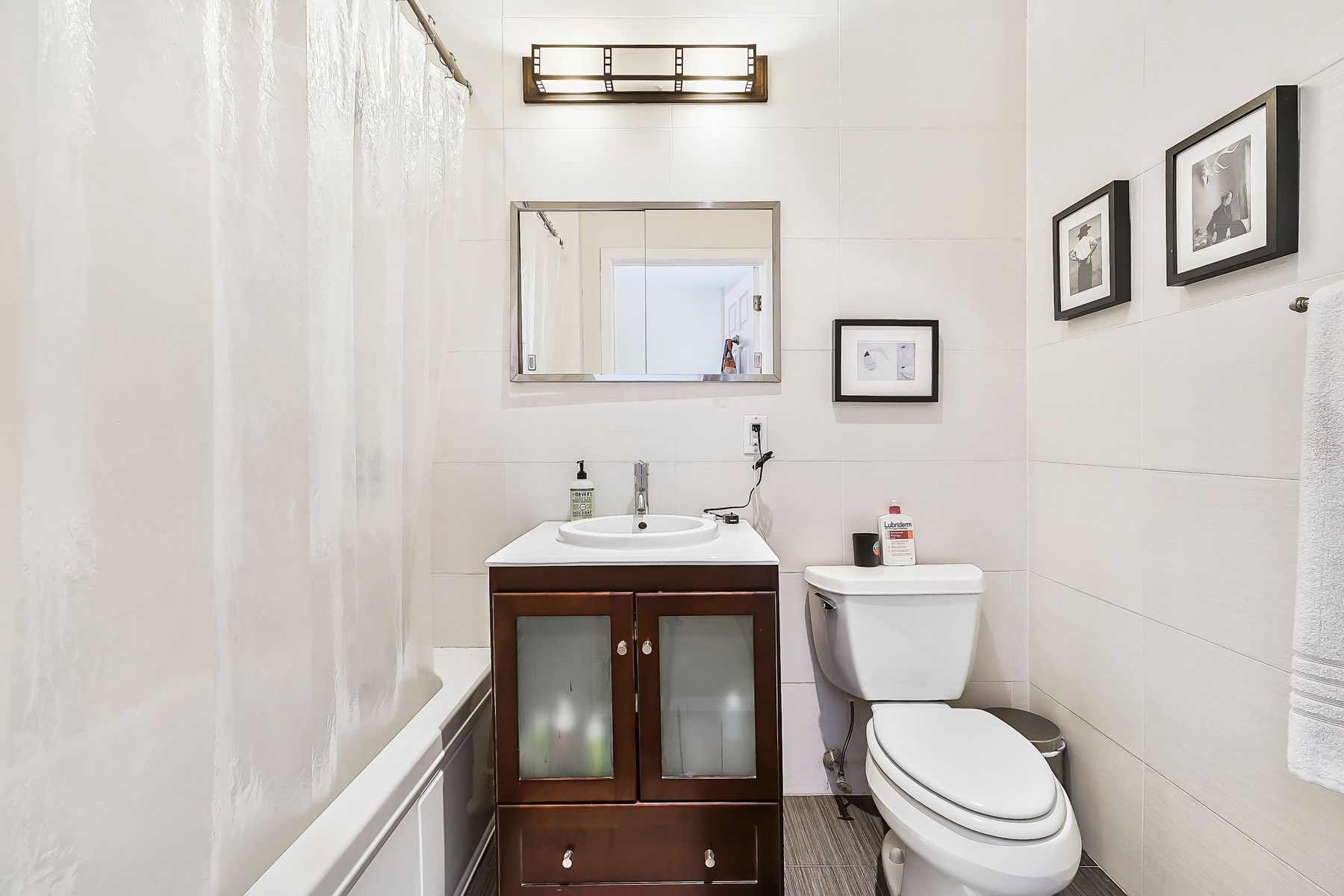 562 Court St. 5b