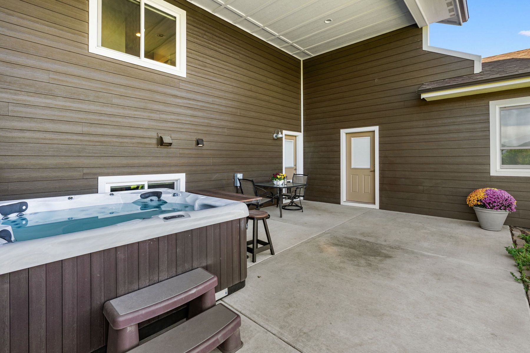 1255 Candlelight Drive