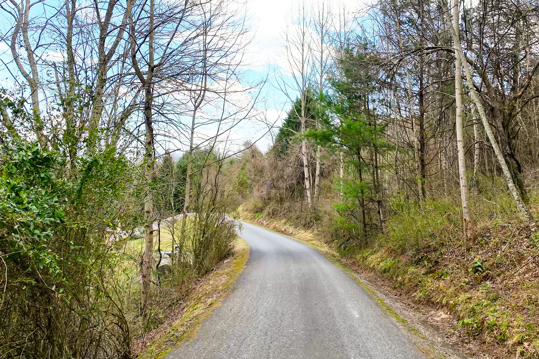 999 Coyote Hollow Road , 39