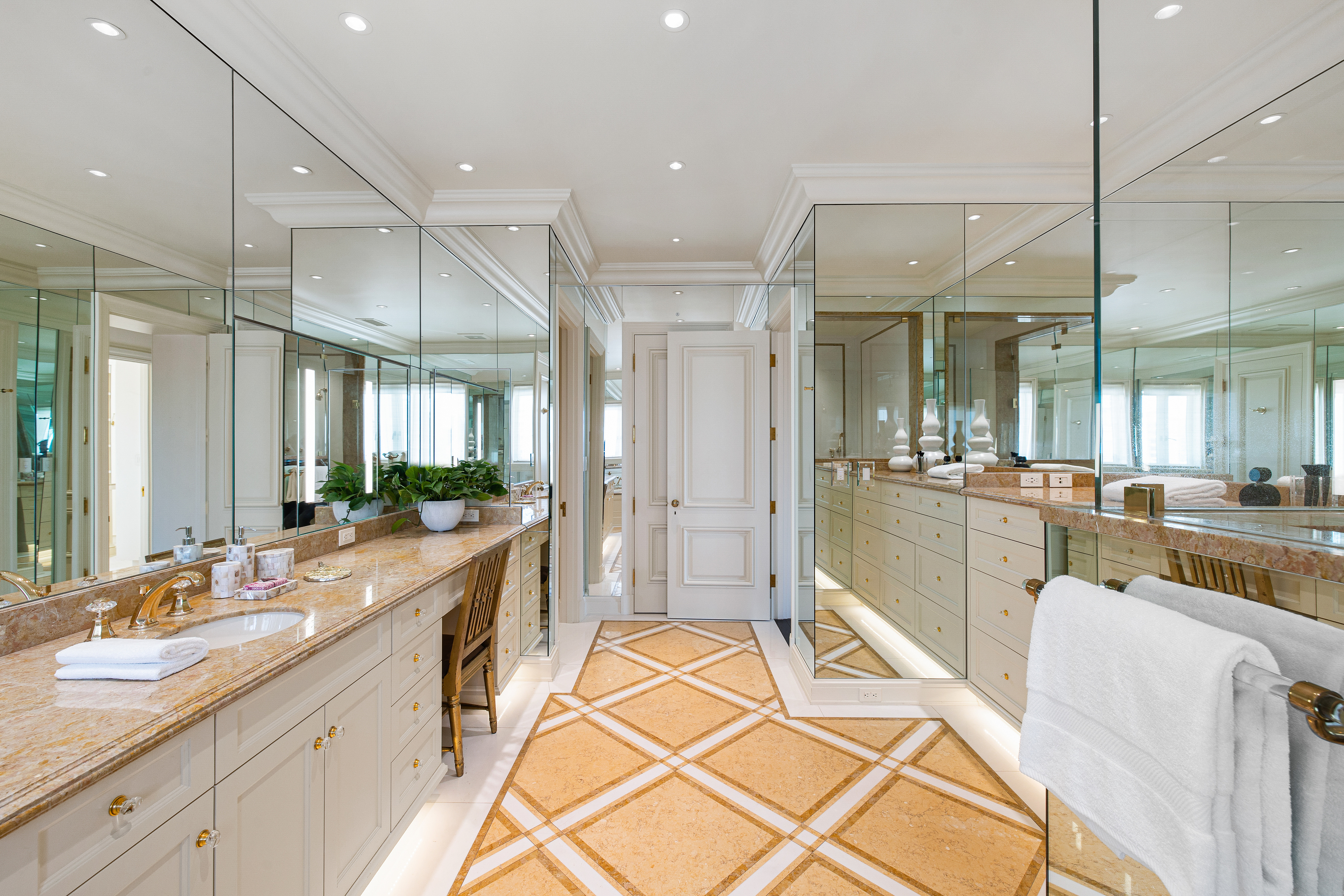 1100 Sacramento Street Penthouse 1002 