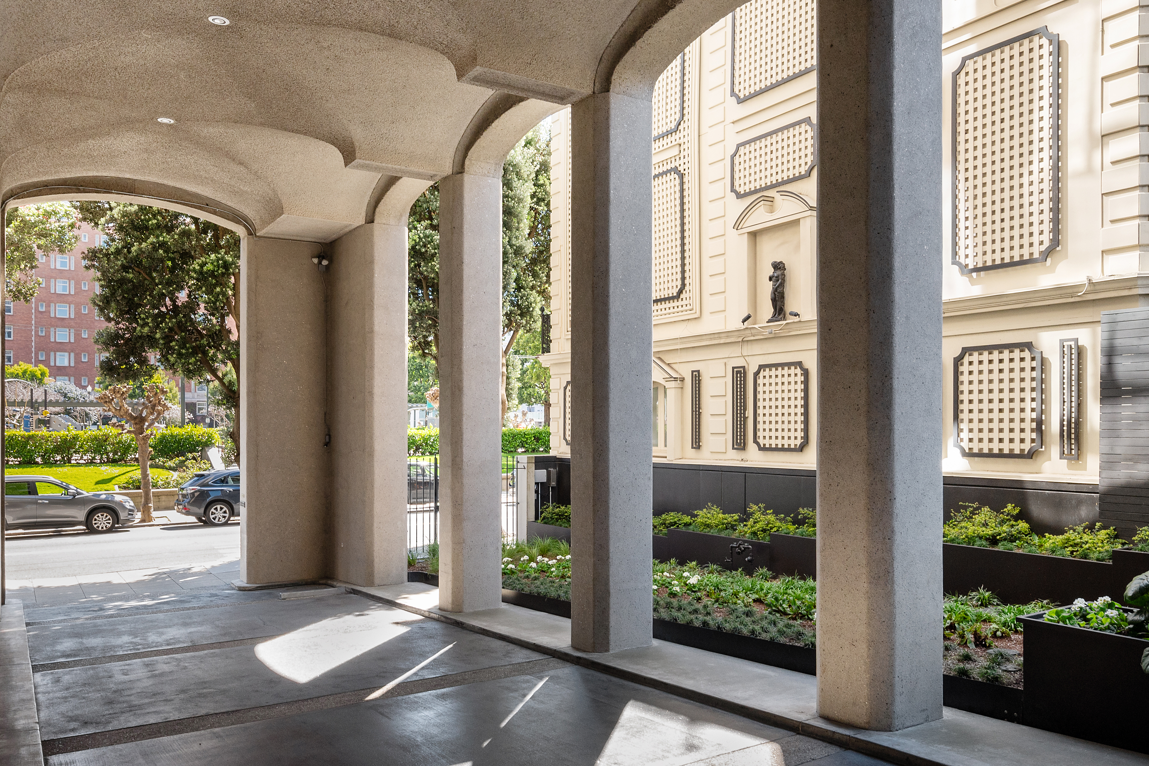 1170 Sacramento St #5A