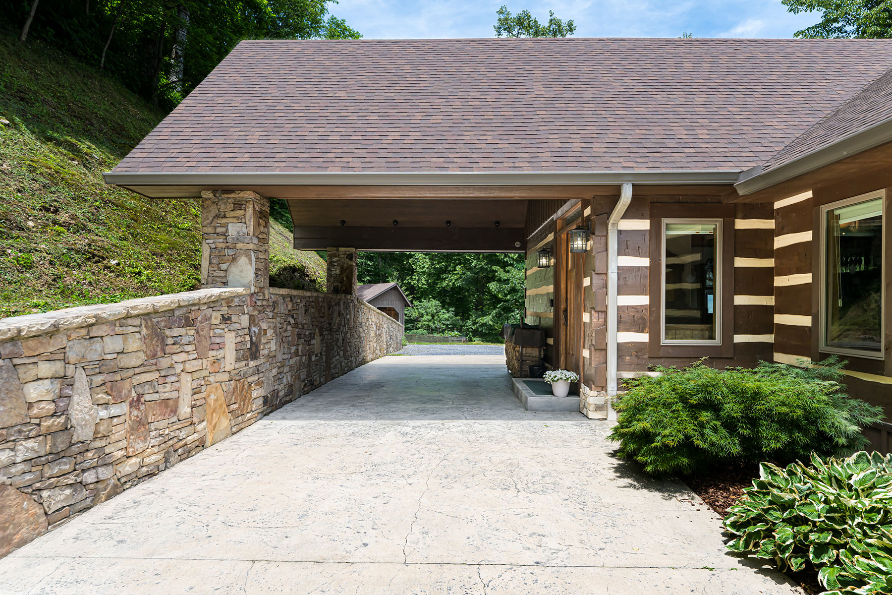 242 Anisidi Trail
