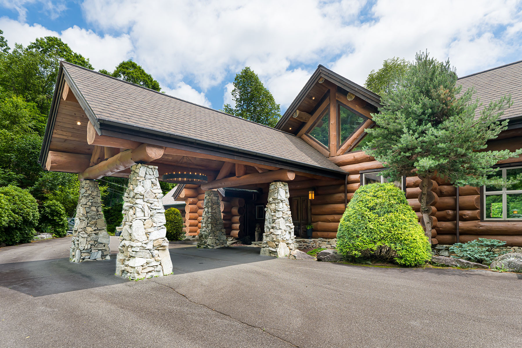 303 Flying Hawk Trail