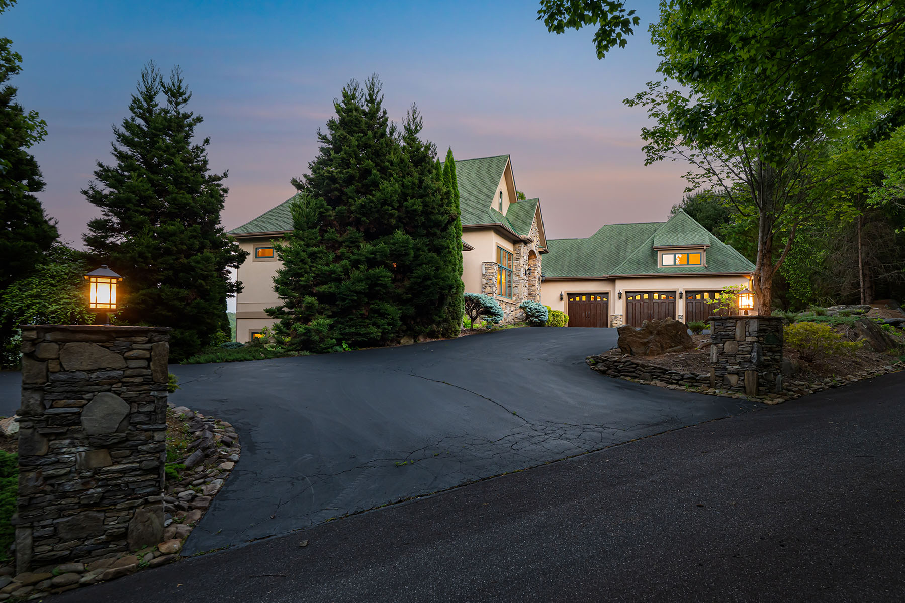 326 Summit Drive