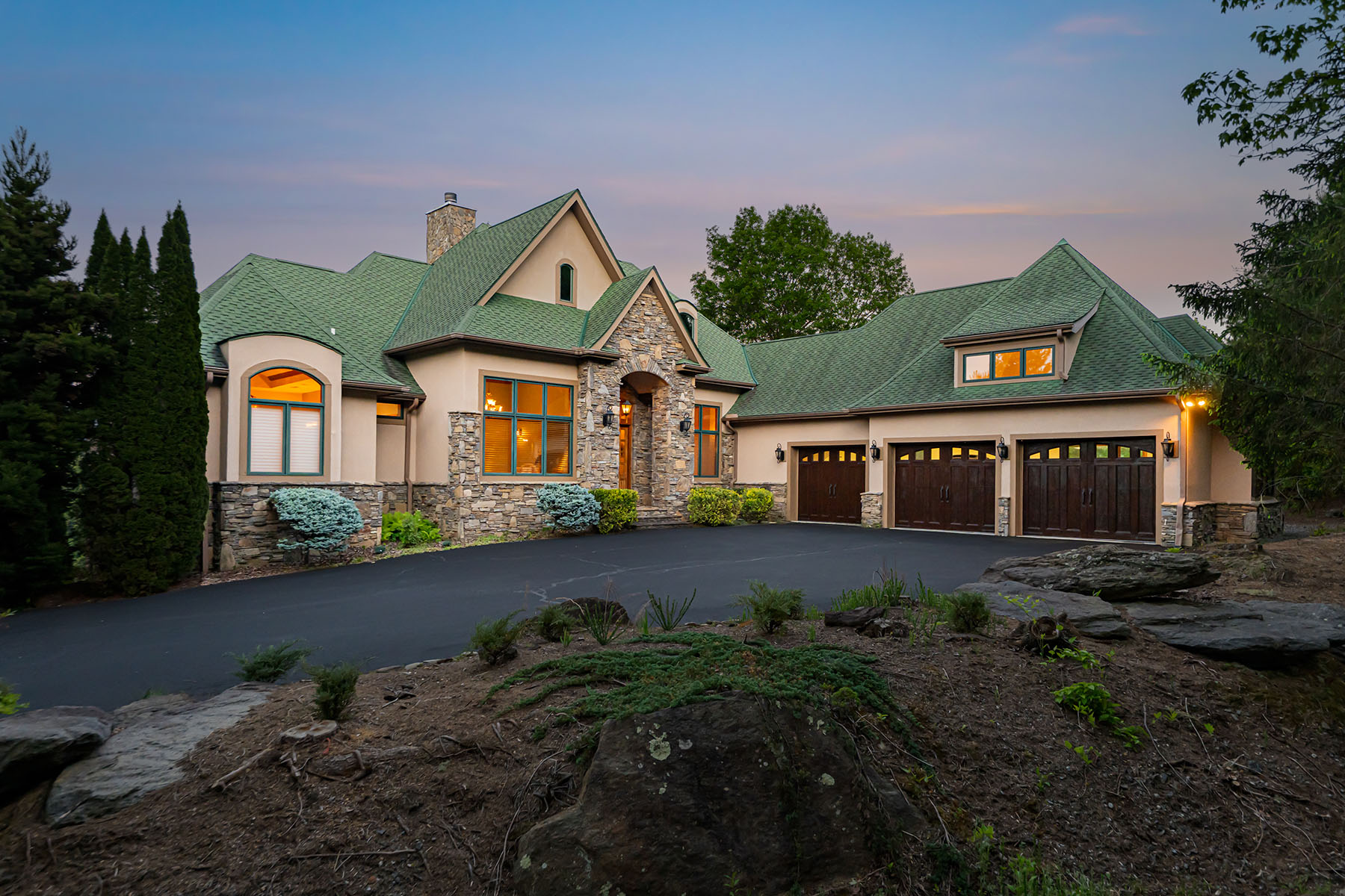 326 Summit Drive