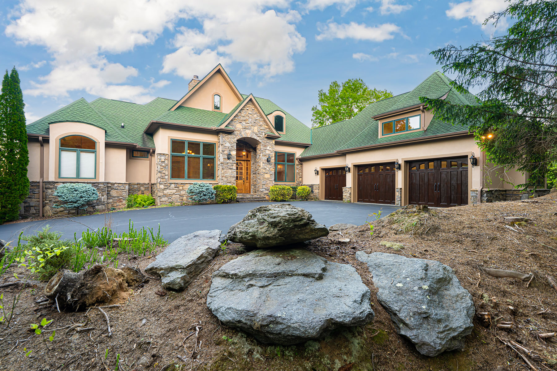 326 Summit Drive