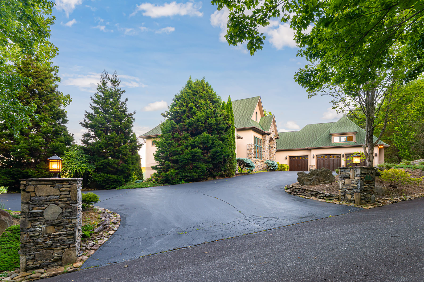 326 Summit Drive