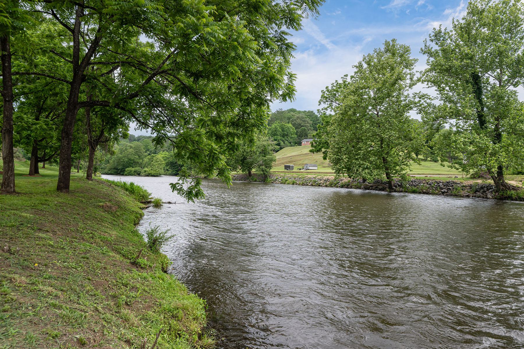 980 S River Road