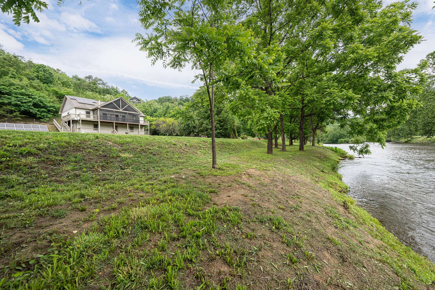 980 S River Road
