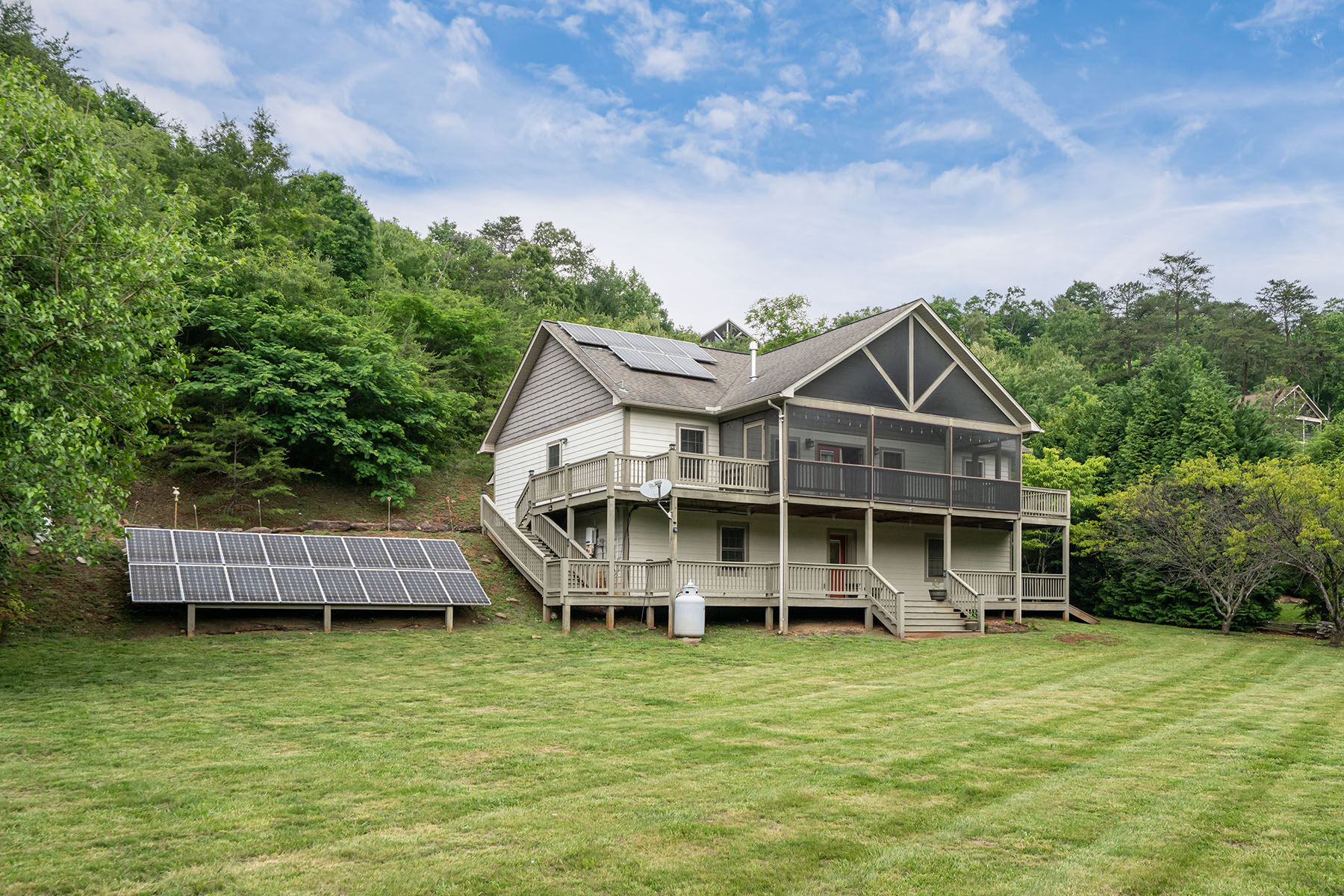 980 S River Road