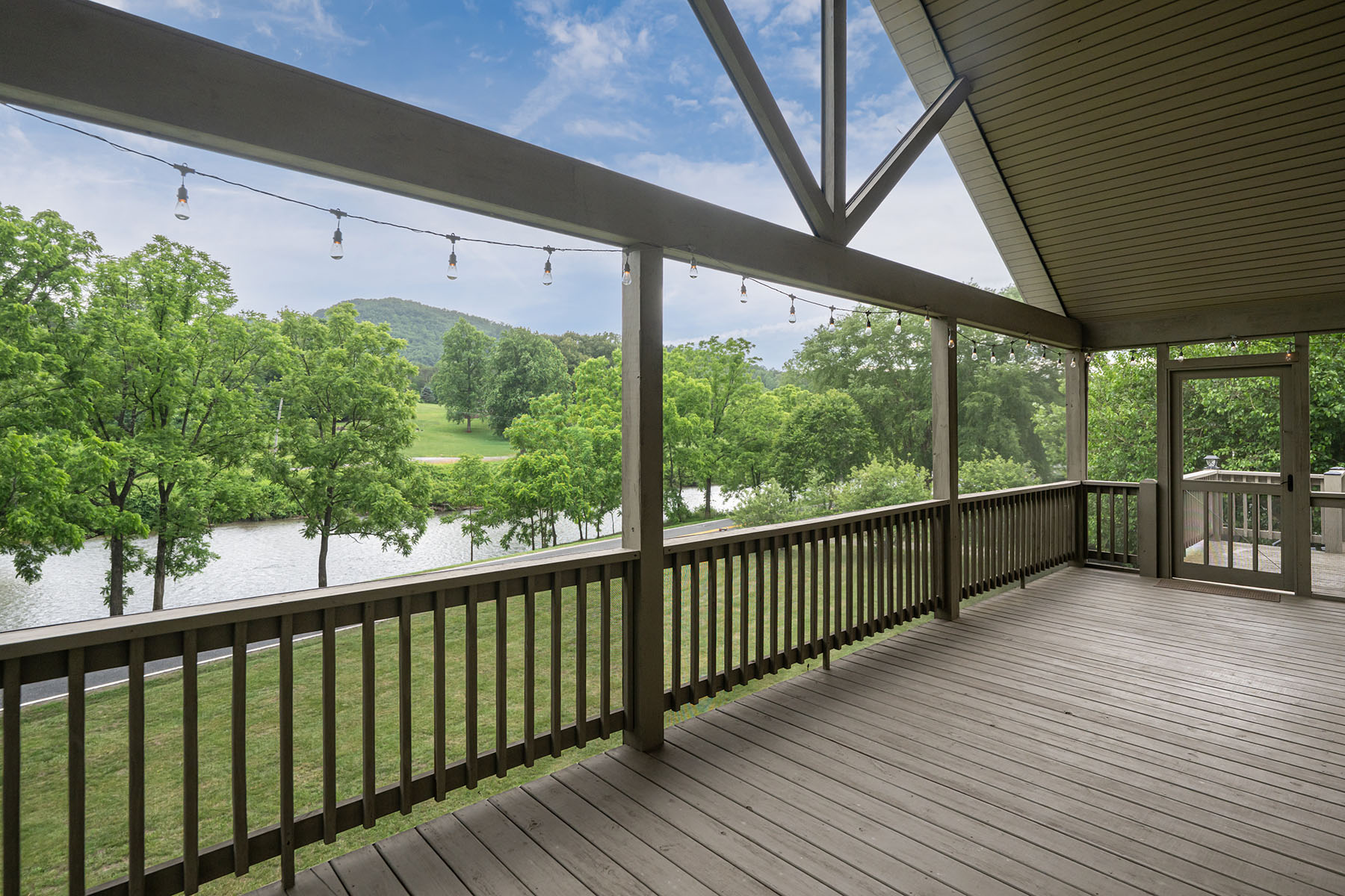 980 S River Road