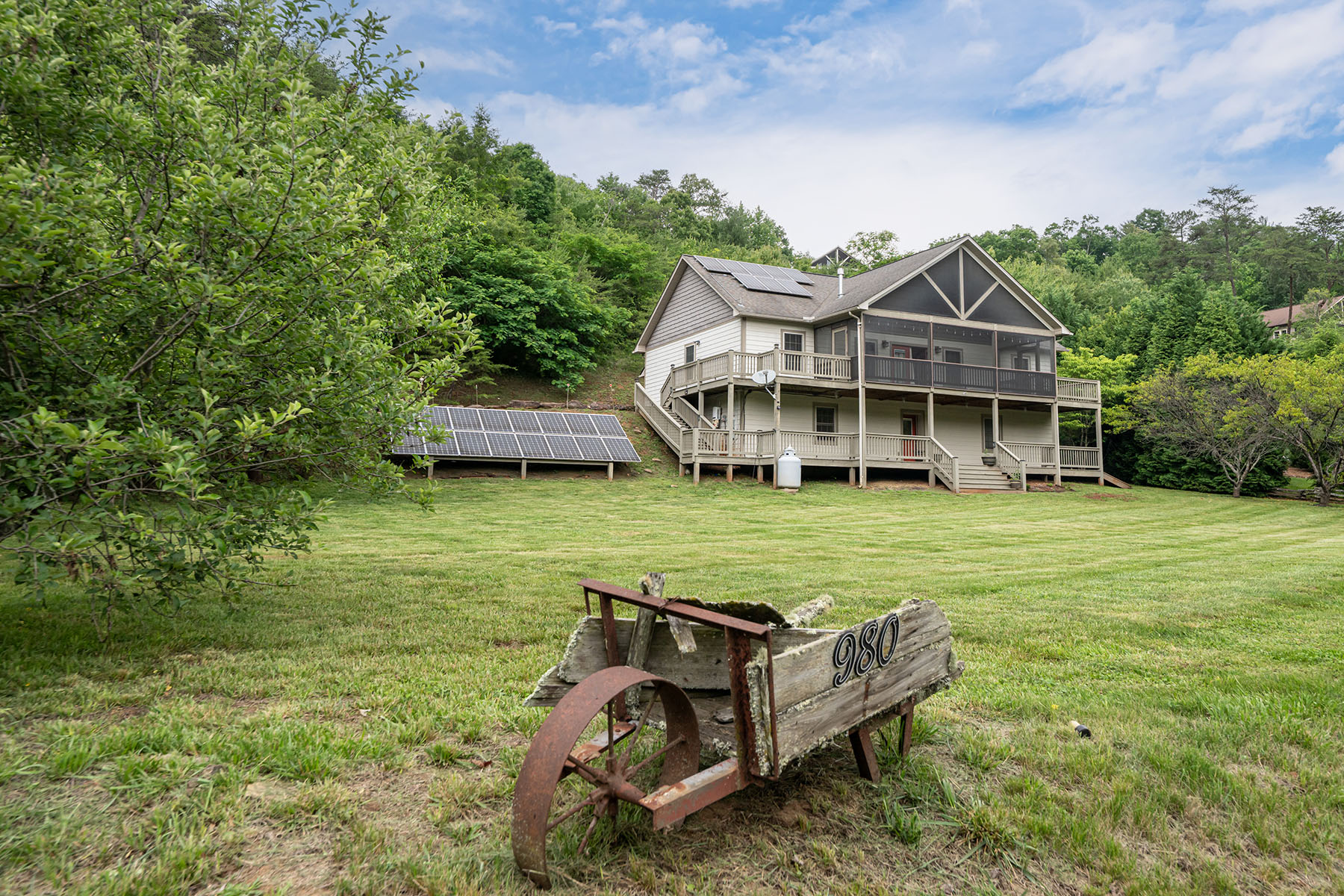 980 S River Road