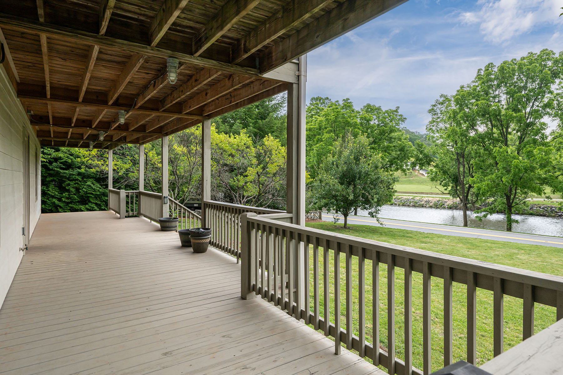 980 S River Road