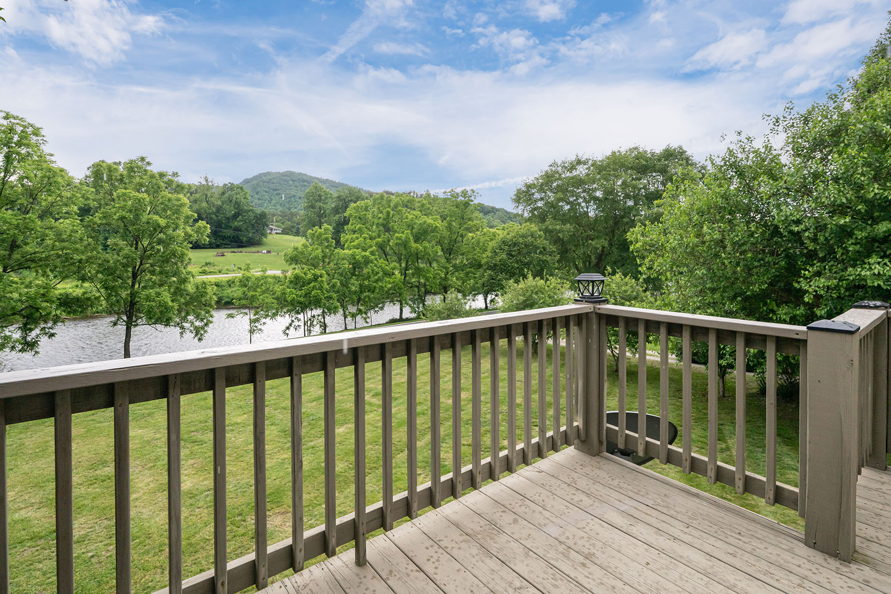 980 S River Road