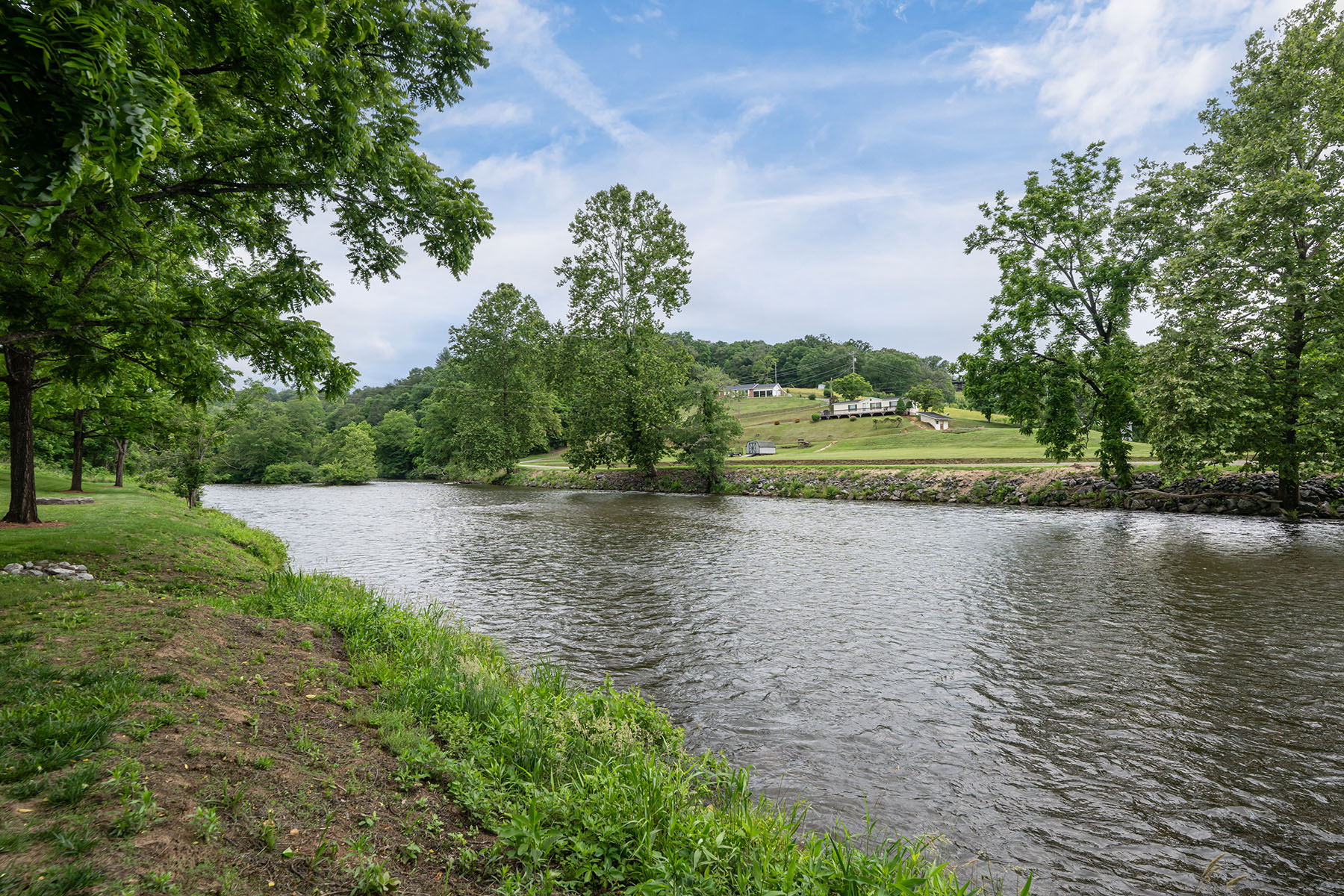 980 S River Road