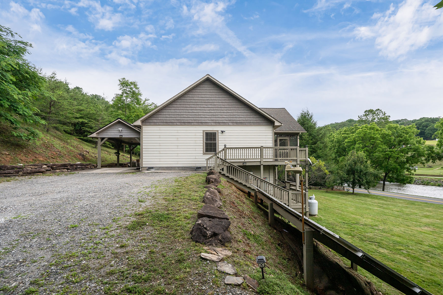 980 S River Road