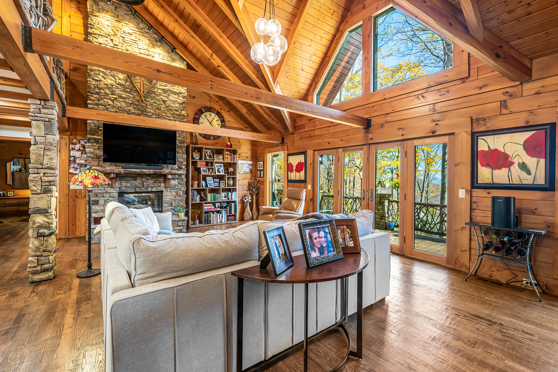 580 Flying Hawk Trail