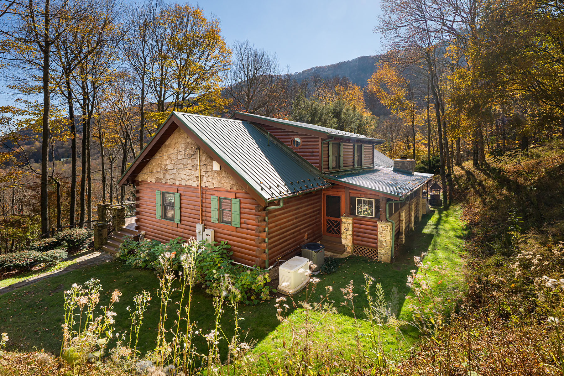 580 Flying Hawk Trail