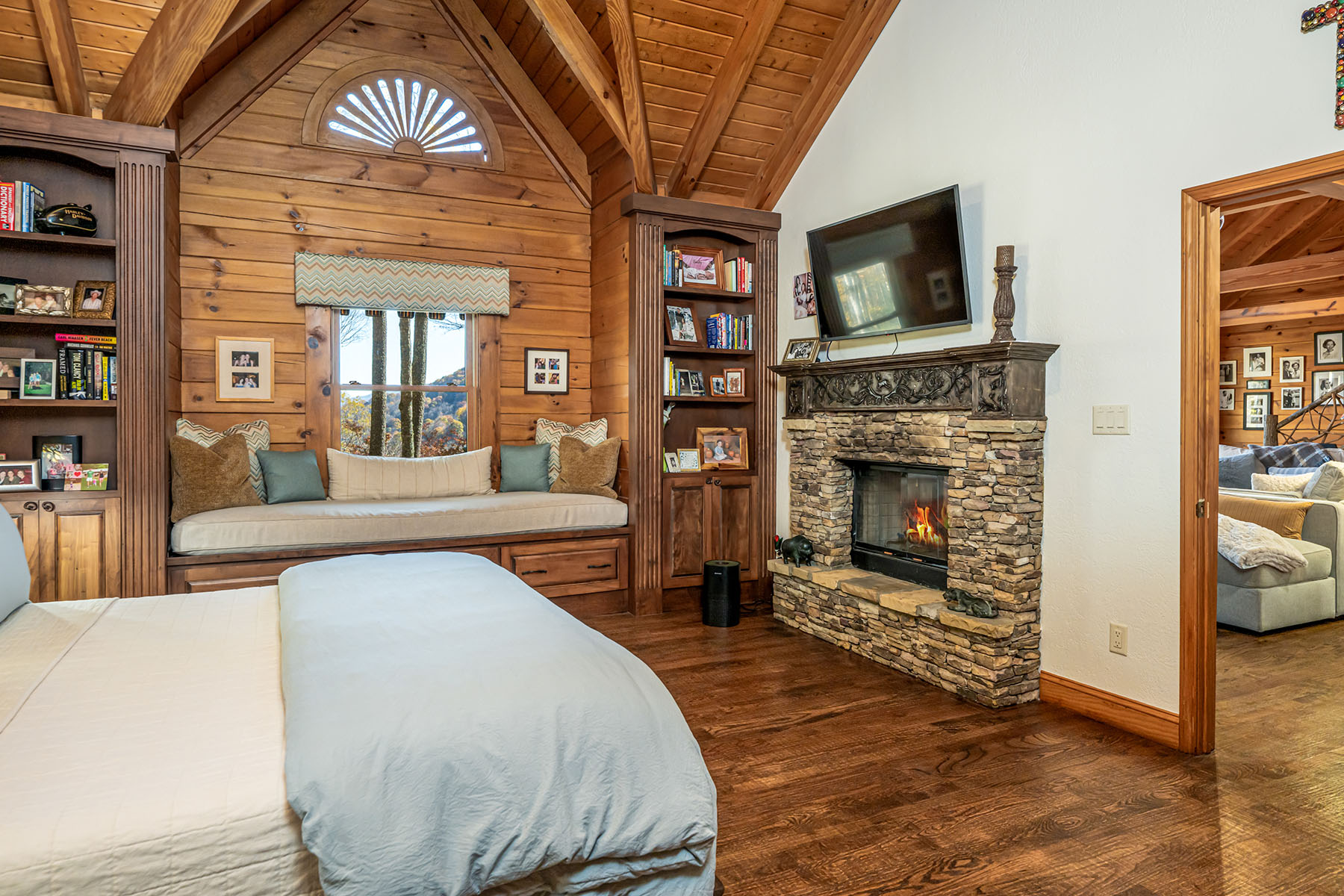 580 Flying Hawk Trail