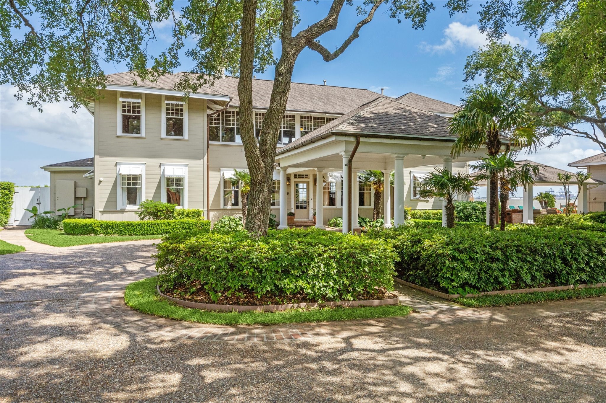 102 S R Street