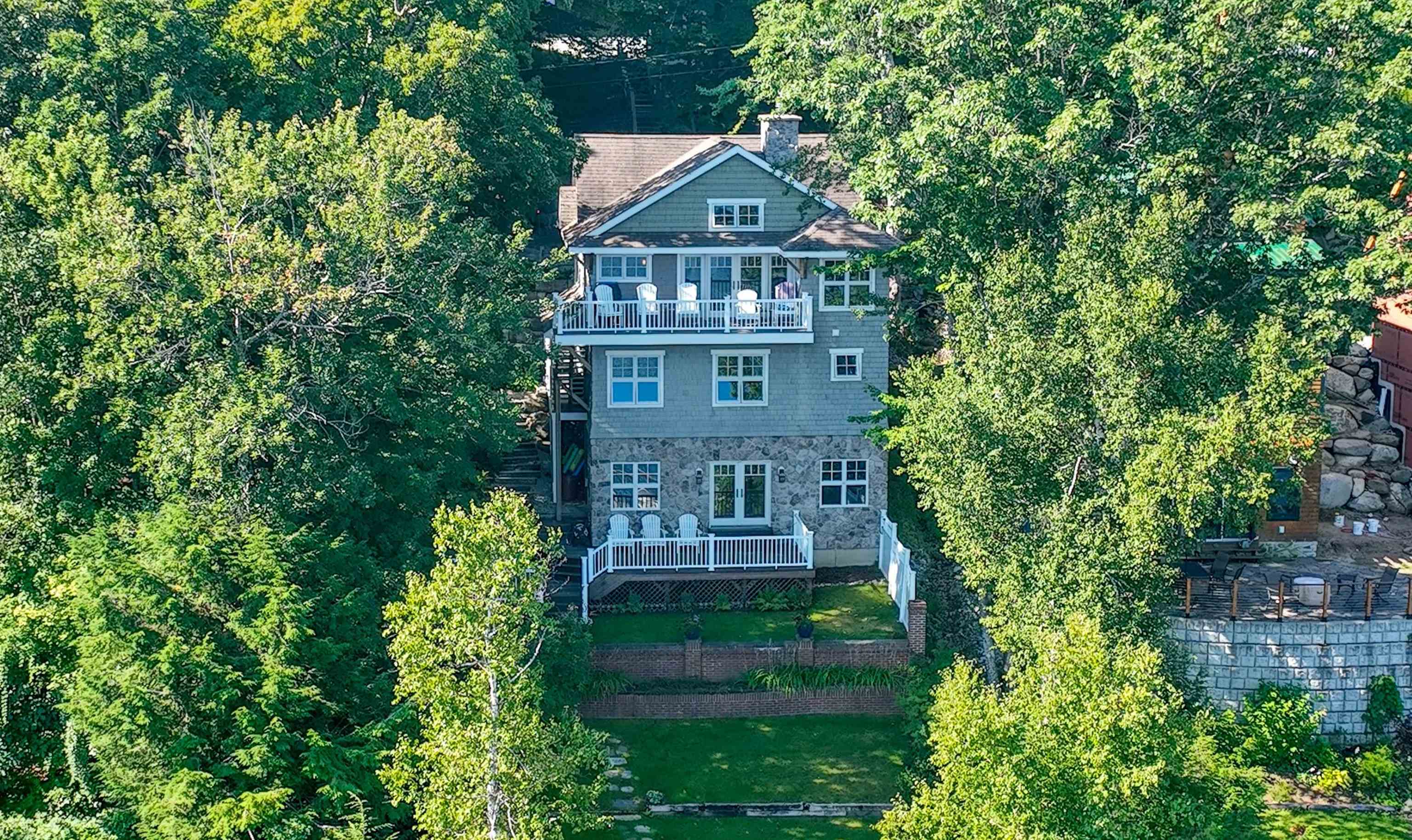16 Edgemont Landing