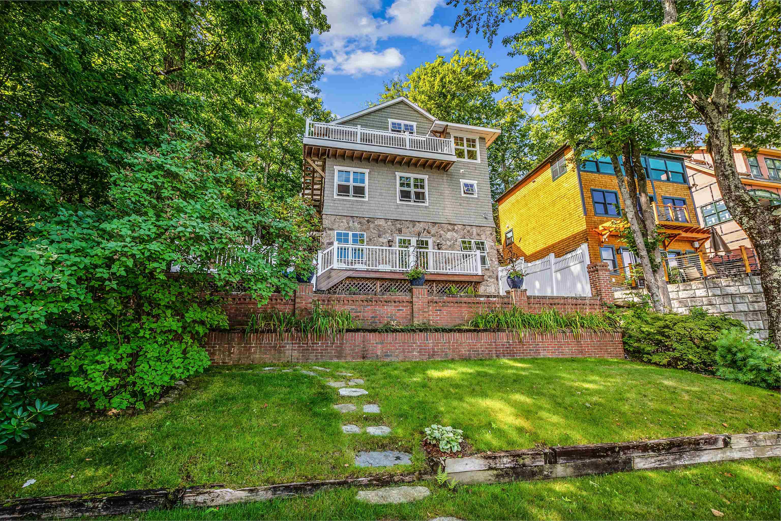 16 Edgemont Landing