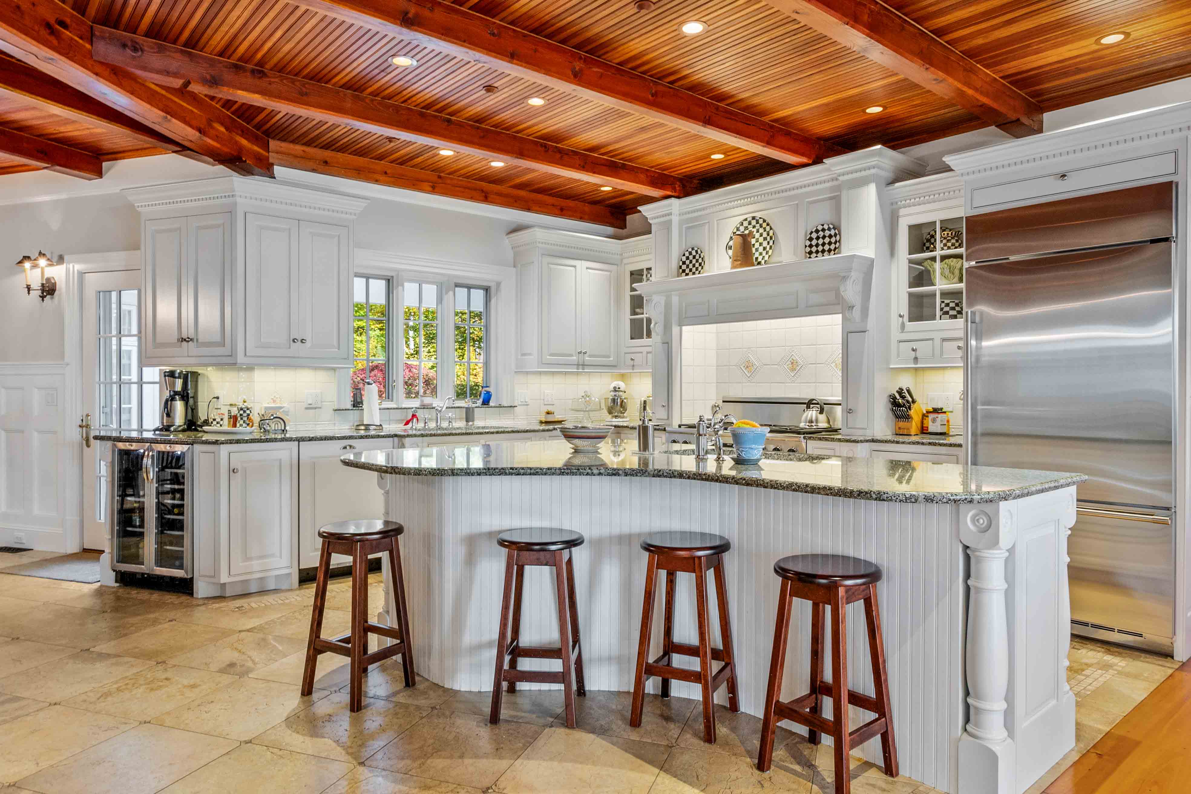 373 Lakeshore Drive