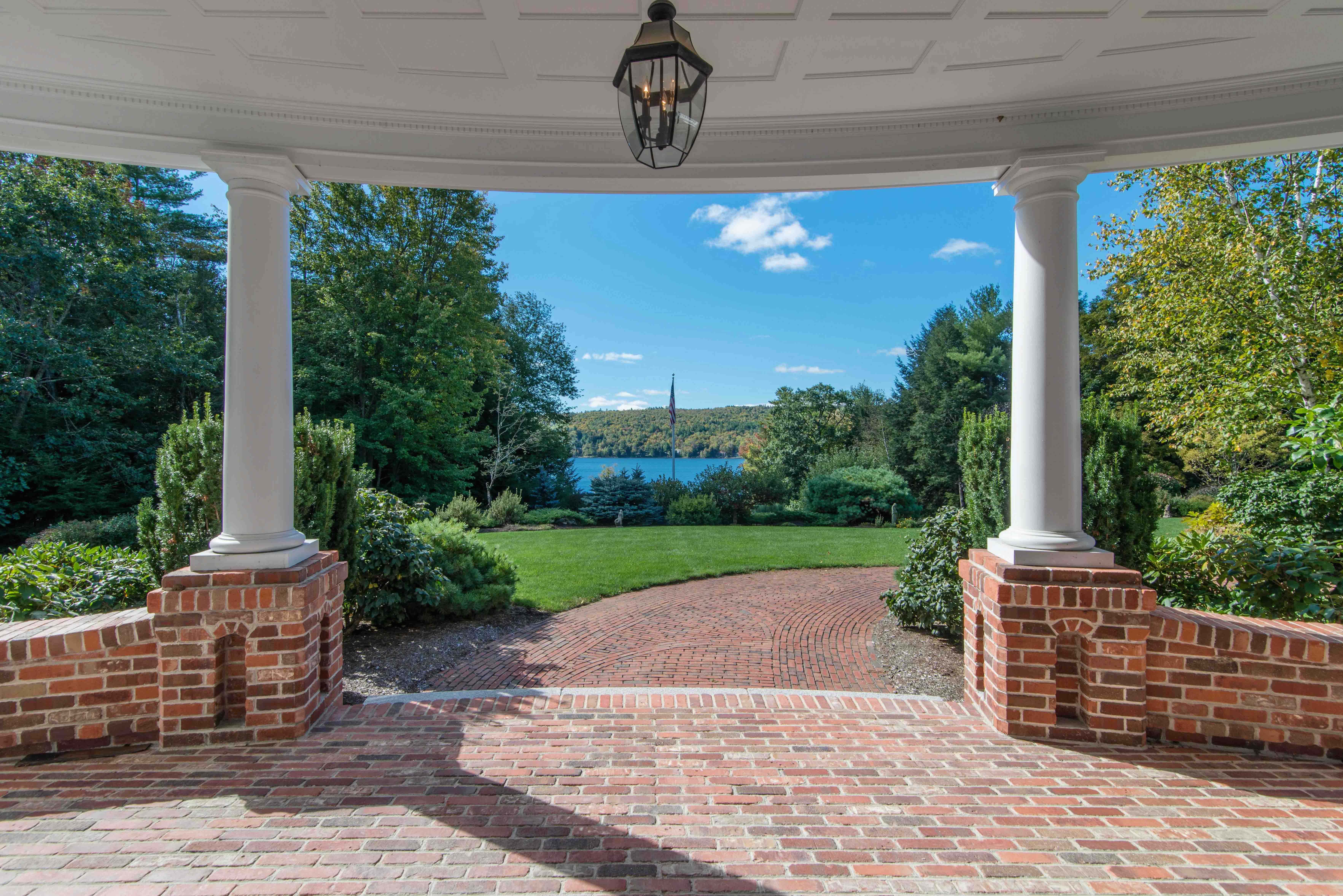 373 Lakeshore Drive
