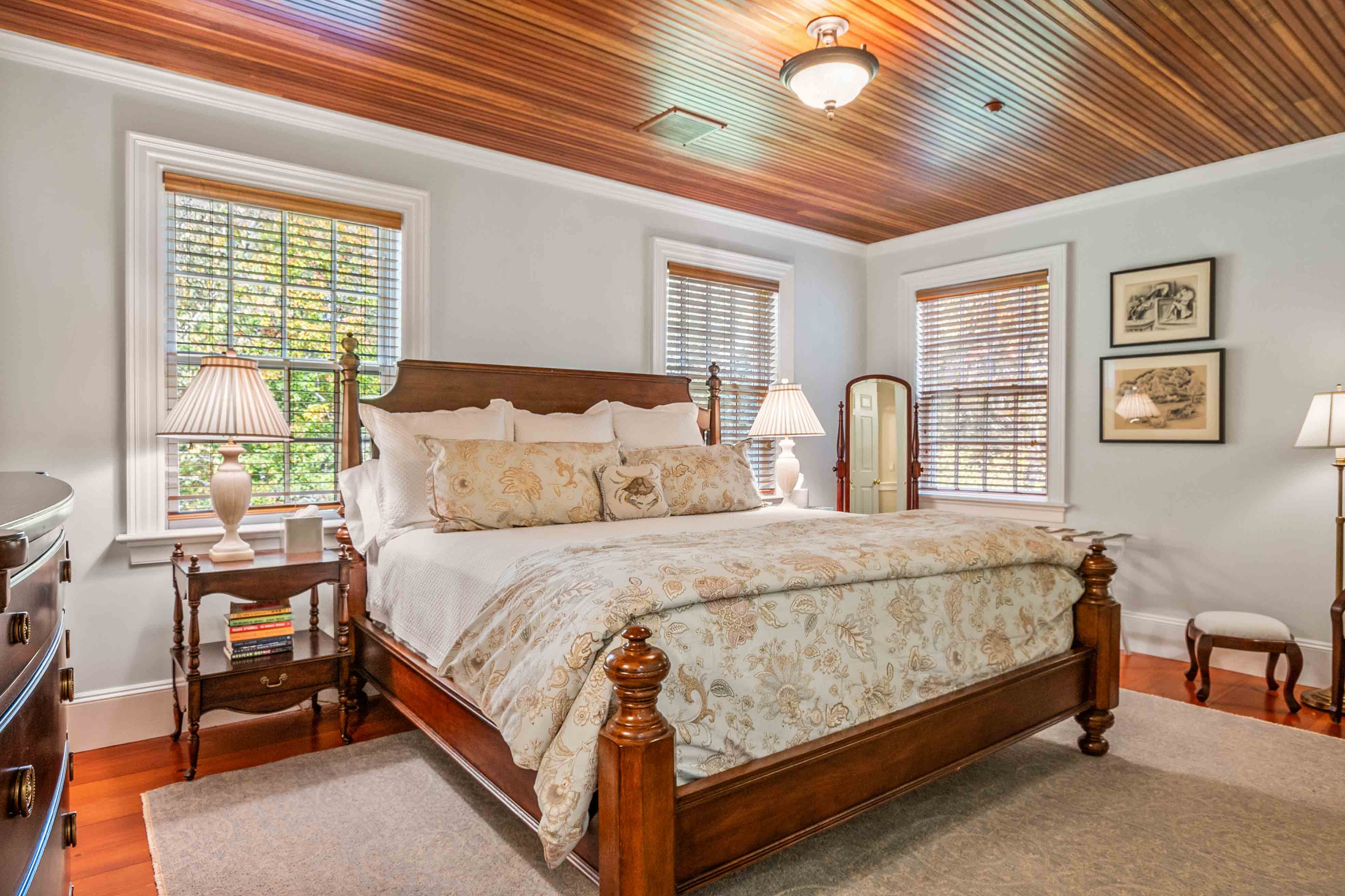 373 Lakeshore Drive