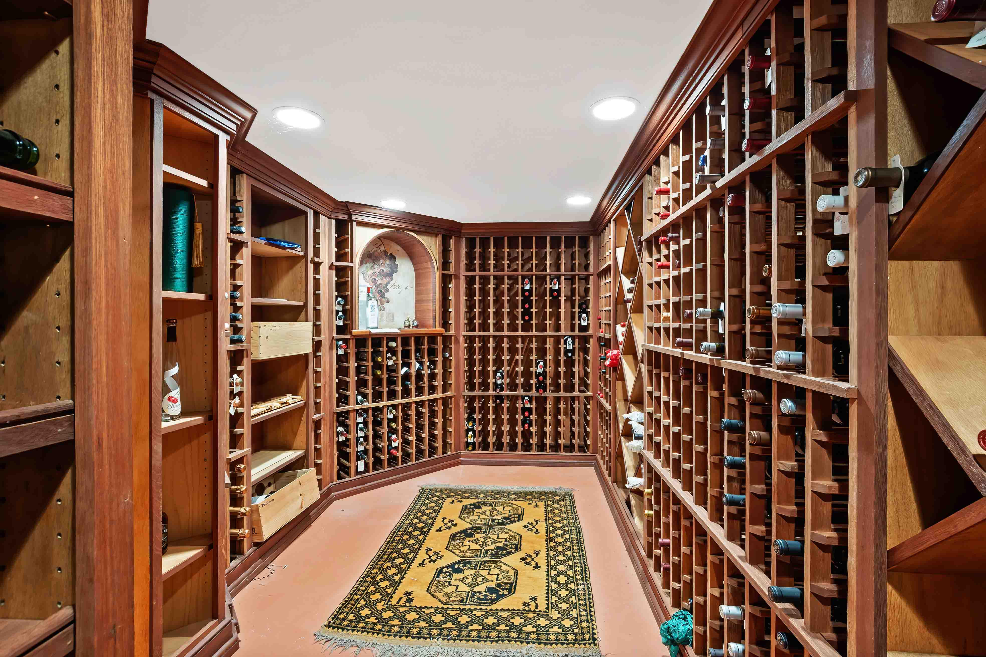 986 Lakeshore Drive