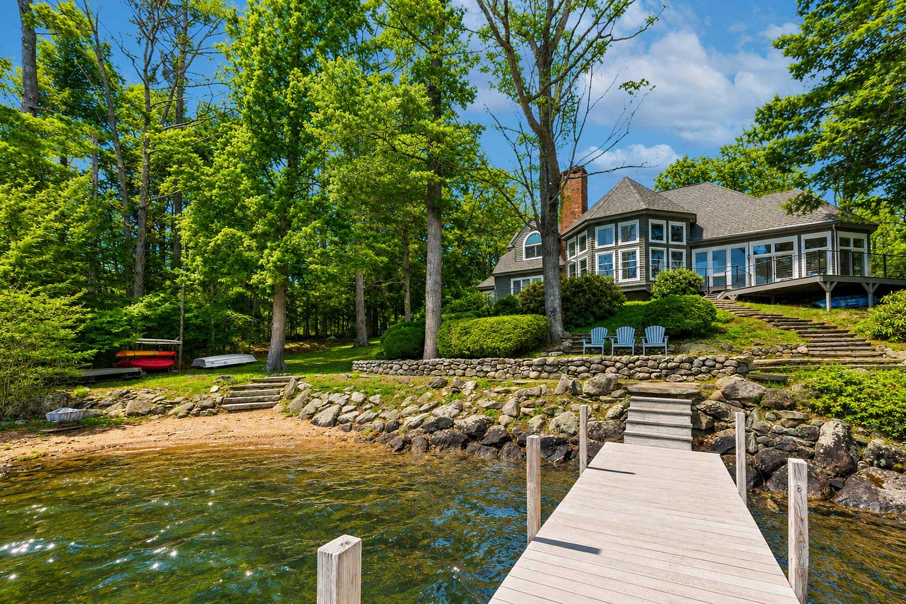 986 Lakeshore Drive