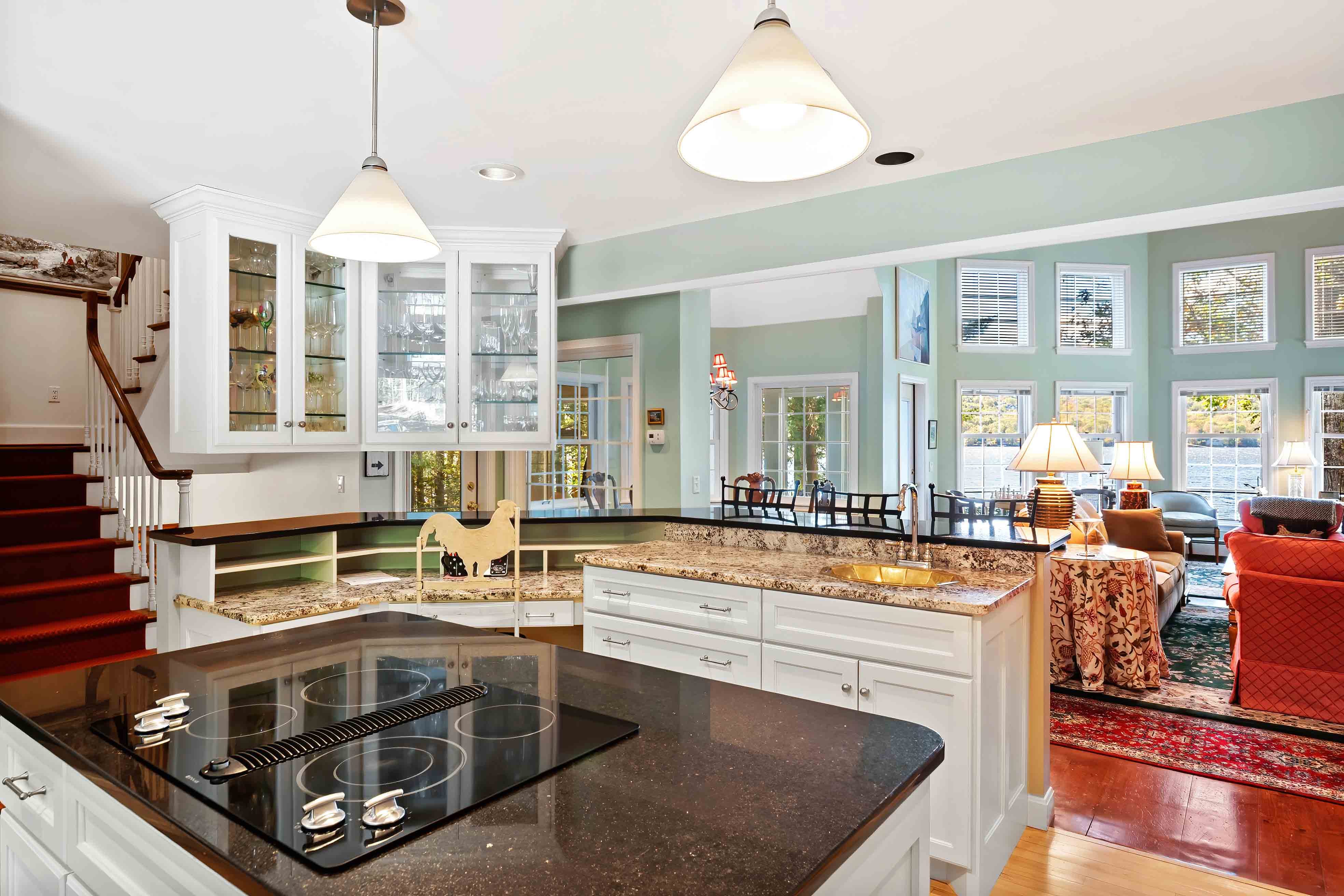 986 Lakeshore Drive