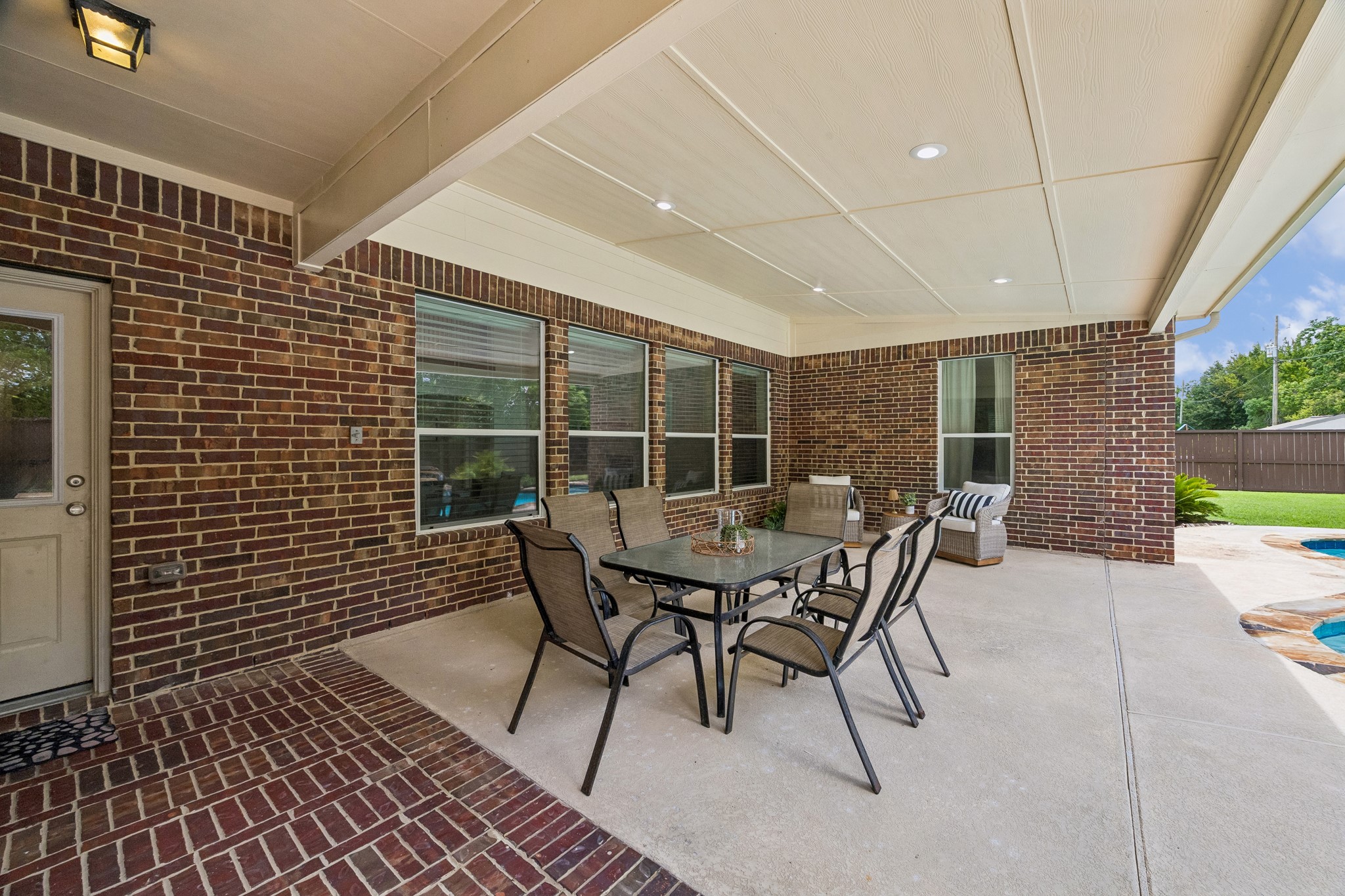 2400 Lakeway Drive