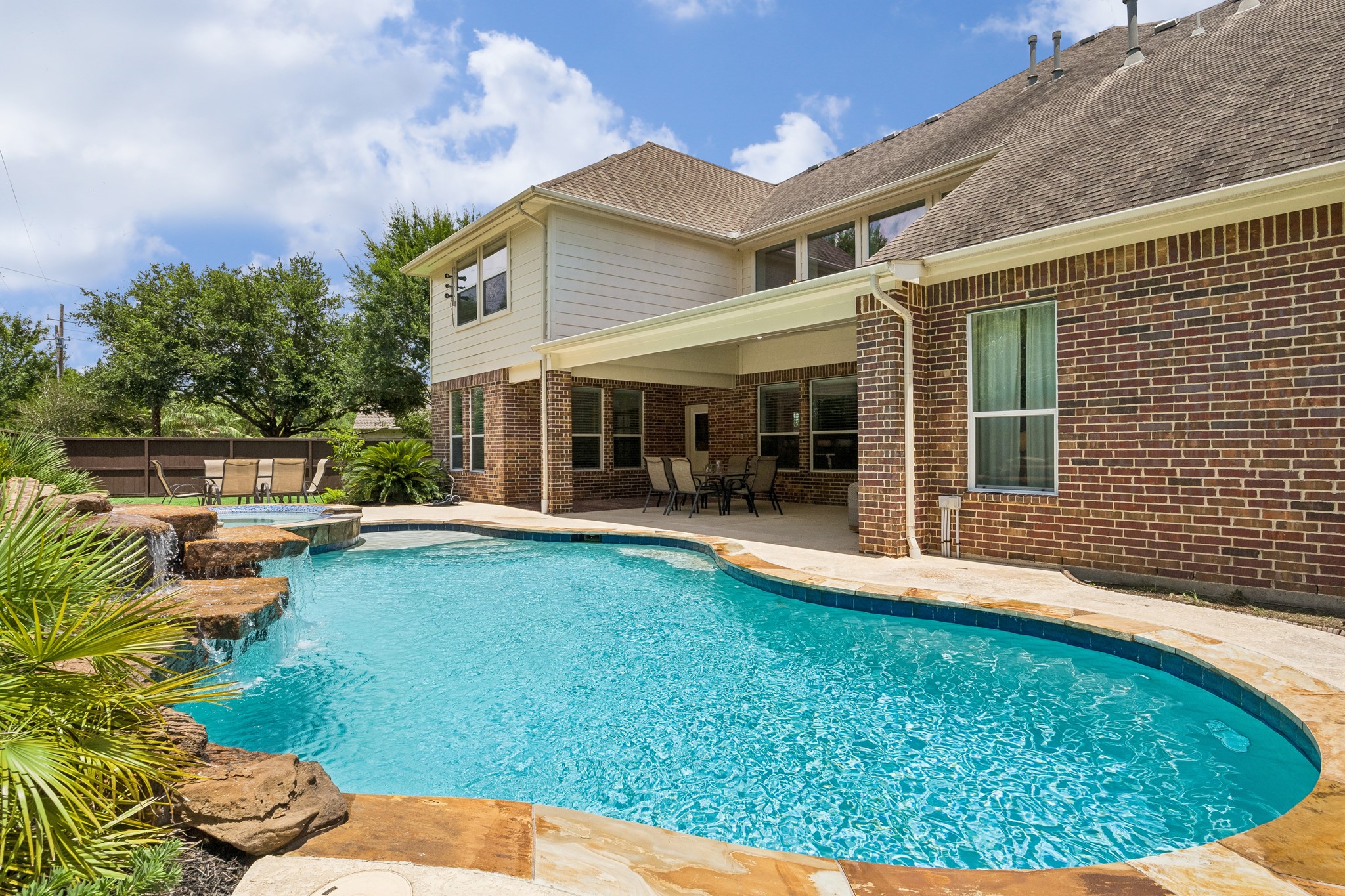 2400 Lakeway Drive
